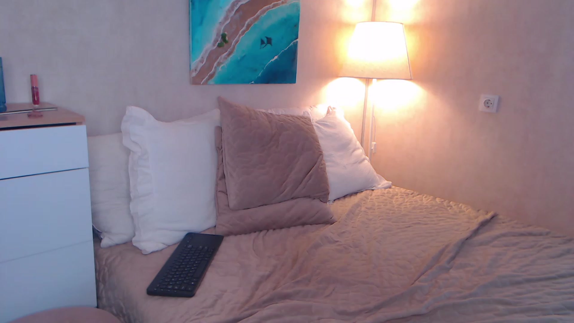Gallery image thumbnail from Alizee_Spicy's myfreecams stream on, 08/13/2023, 16:25 image 7 of 20