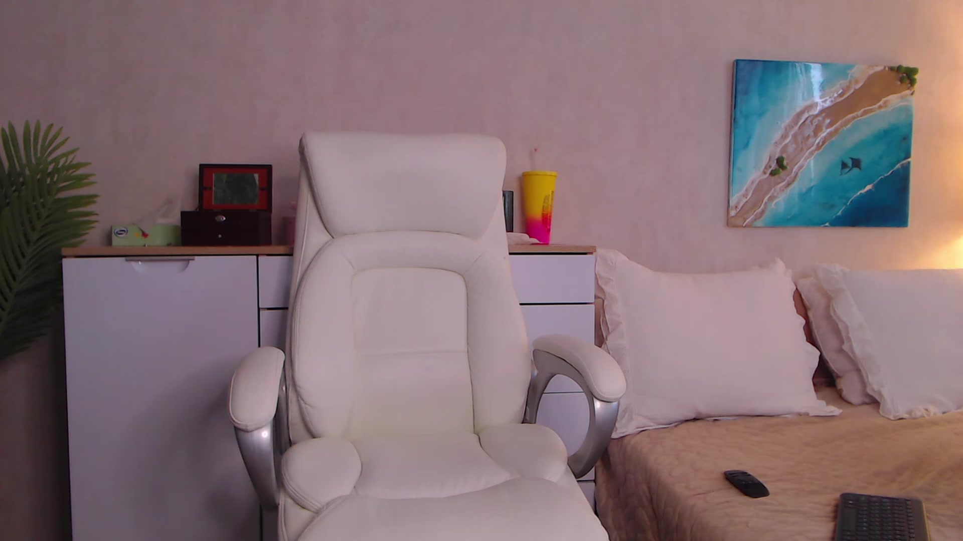 Gallery image thumbnail from Alizee_Spicy's myfreecams stream on, 09/18/2023, 10:14 image 1 of 20
