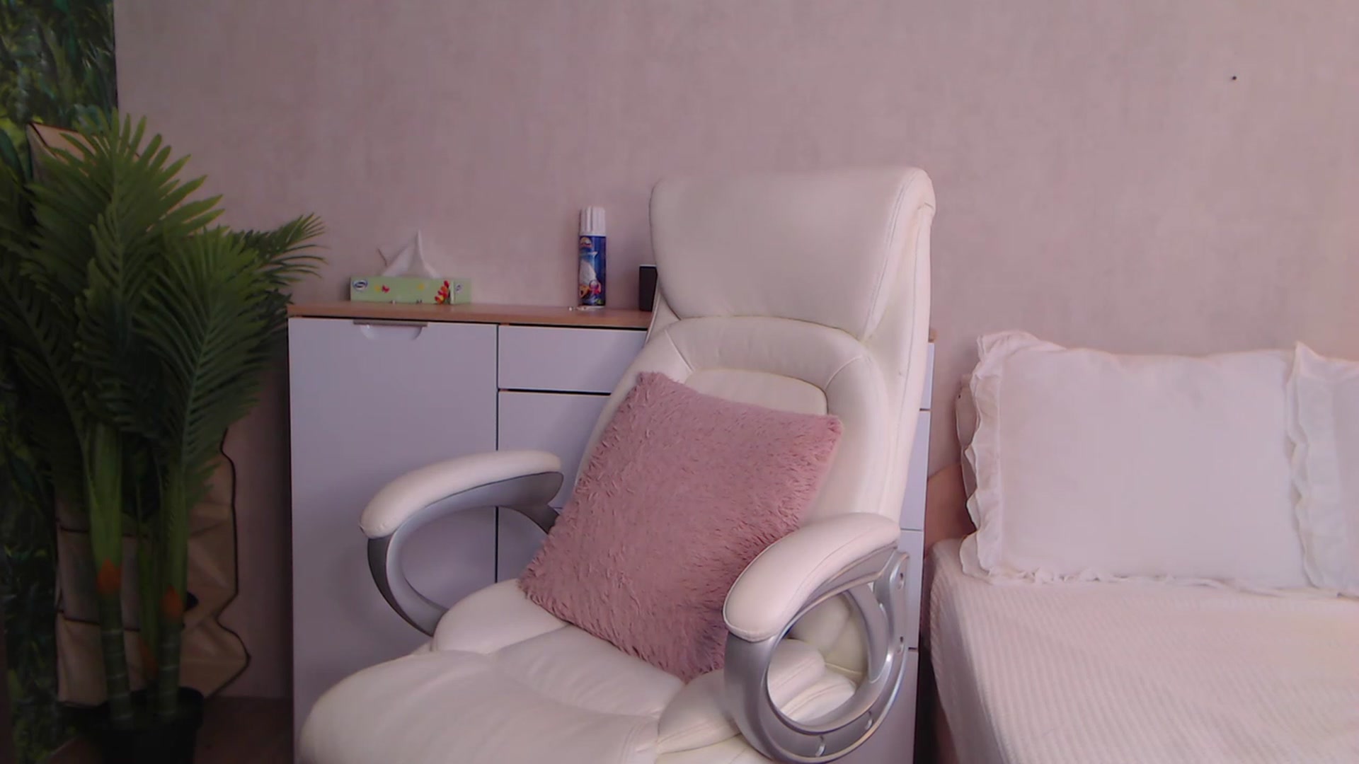 Gallery image thumbnail from Alizee_Spicy's myfreecams stream on, 10/13/2023, 09:27 image 20 of 20