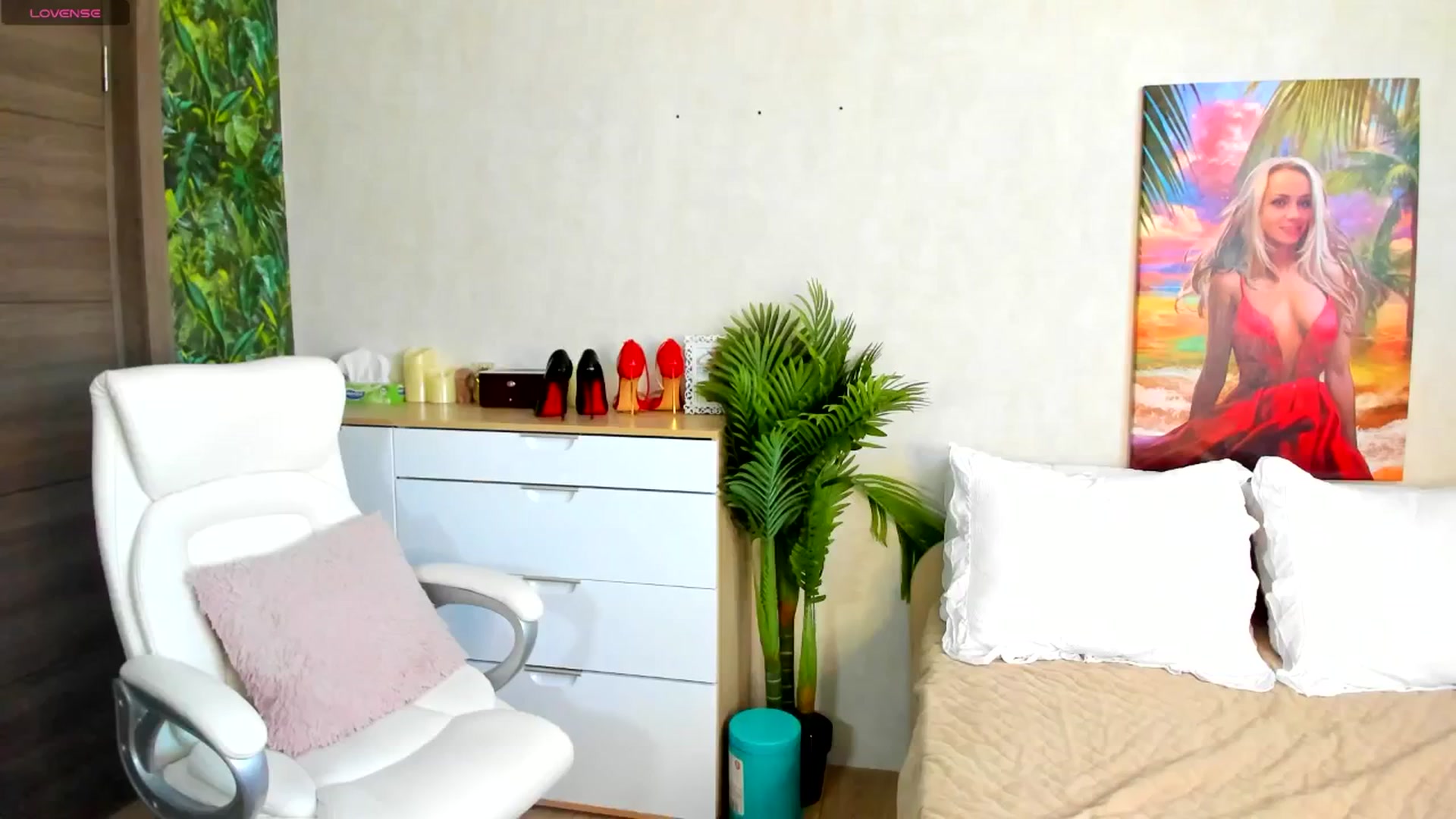 Gallery image thumbnail from Alizee_Spicy's myfreecams stream on, 05/22/2024, 09:15 image 17 of 20