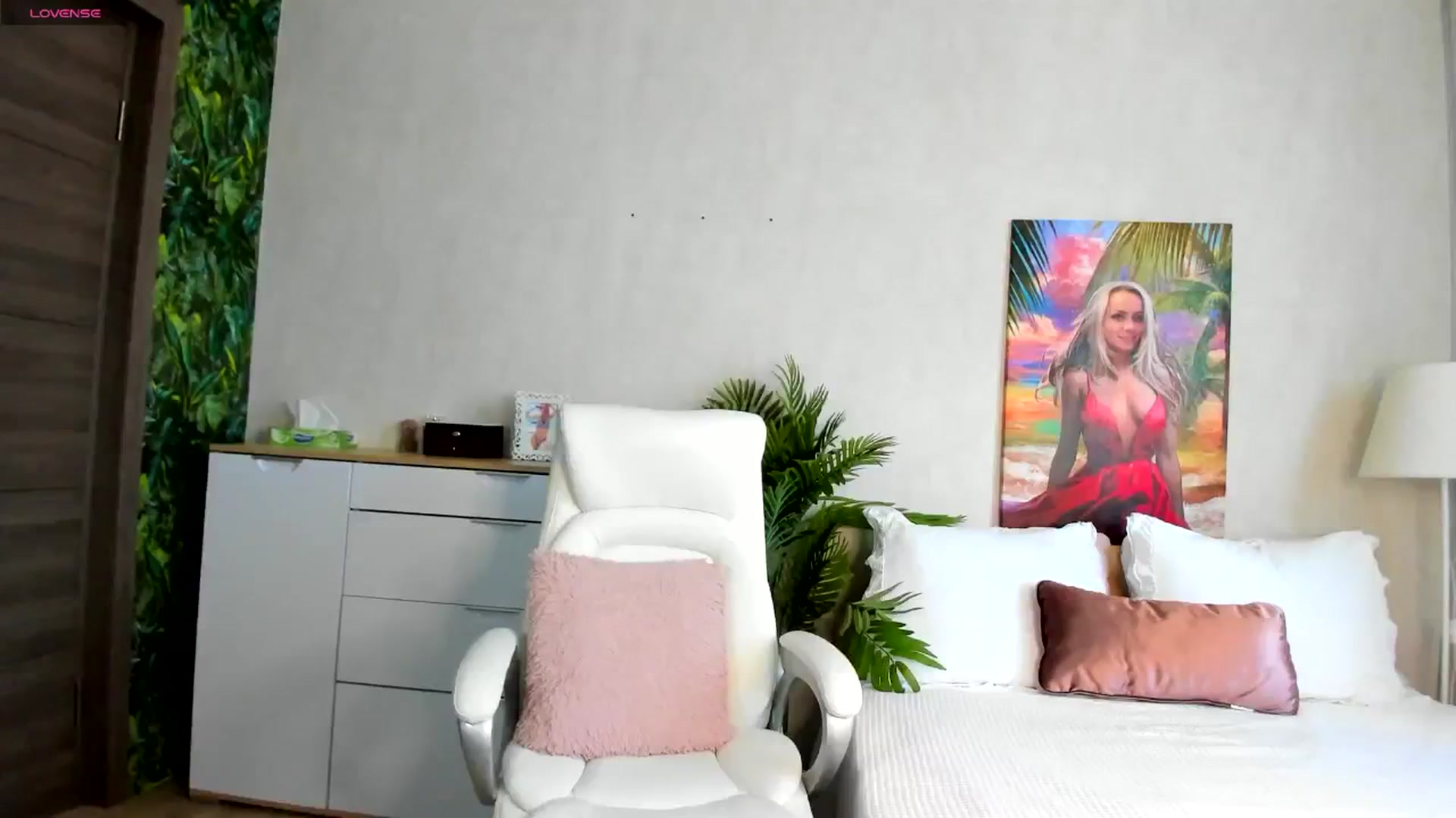 Gallery image thumbnail from Alizee_Spicy's myfreecams stream on, 06/13/2024, 12:44 image 9 of 20