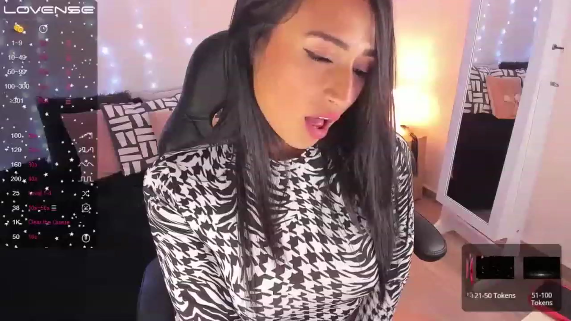 Gallery image thumbnail from Alizee___'s myfreecams stream on, 11/18/2022, 03:17 image 19 of 20