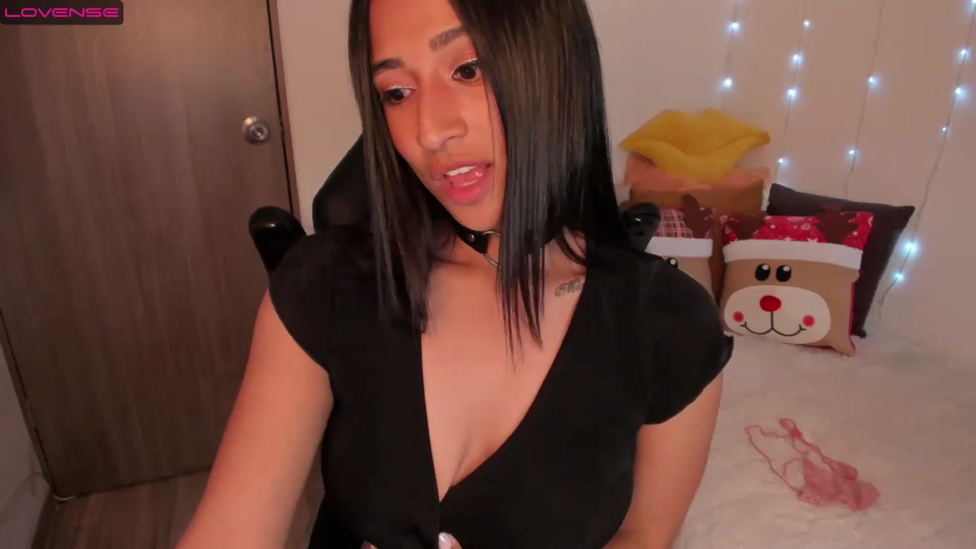 Gallery image thumbnail from Alizee___'s myfreecams stream on, 11/28/2022, 04:02 image 2 of 20