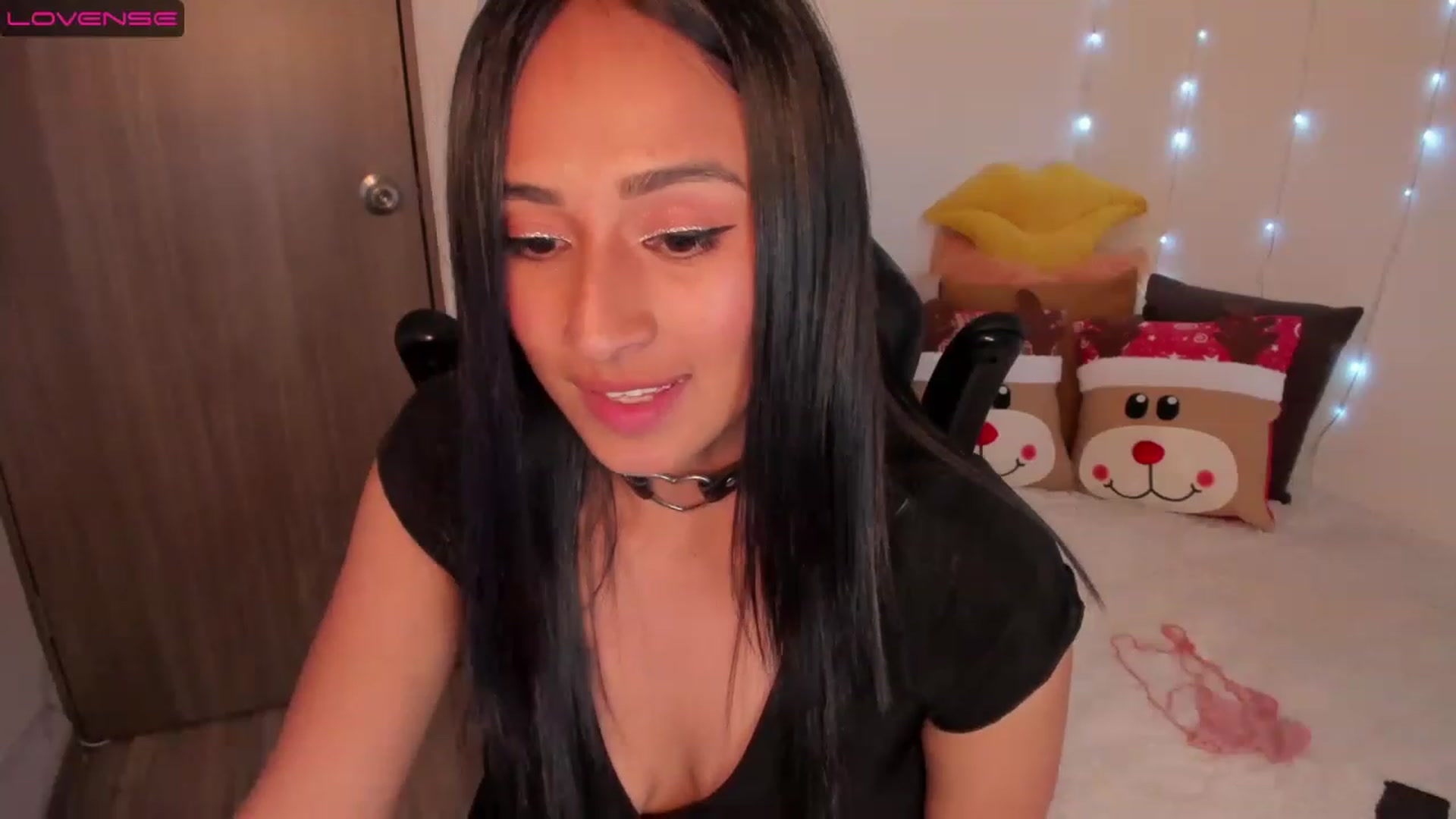 Gallery image thumbnail from Alizee___'s myfreecams stream on, 11/28/2022, 04:02 image 11 of 20
