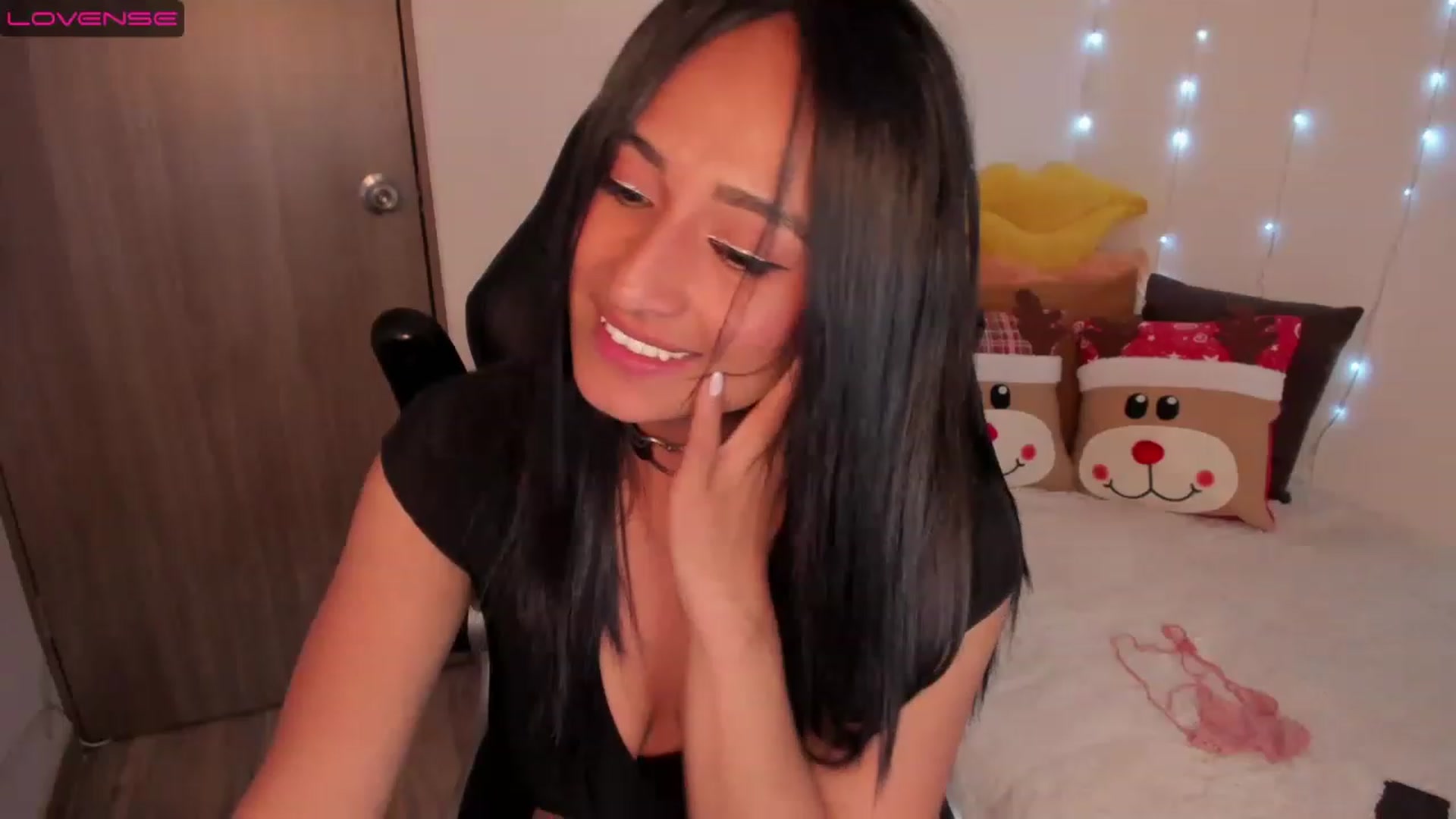 Gallery image thumbnail from Alizee___'s myfreecams stream on, 11/28/2022, 04:02 image 10 of 20