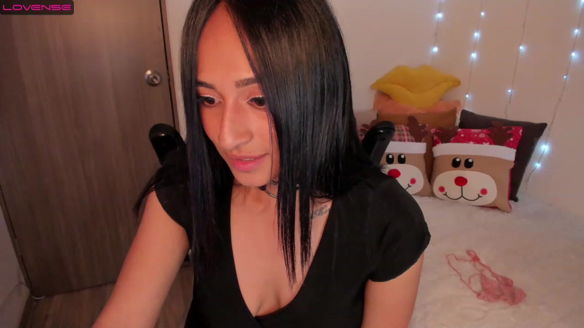 Gallery image thumbnail from Alizee___'s myfreecams stream on, 11/28/2022, 04:02 image 4 of 20