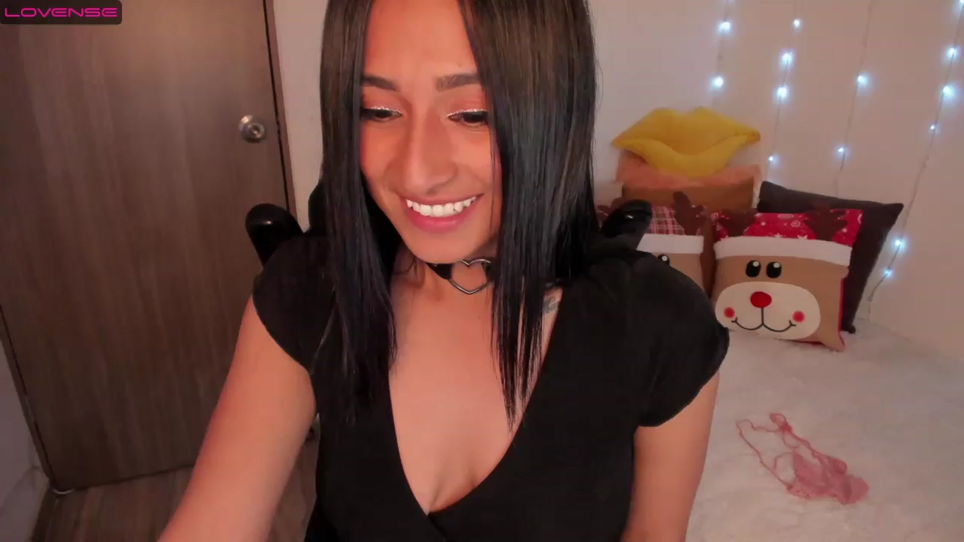 Gallery image thumbnail from Alizee___'s myfreecams stream on, 11/28/2022, 04:02 image 3 of 20