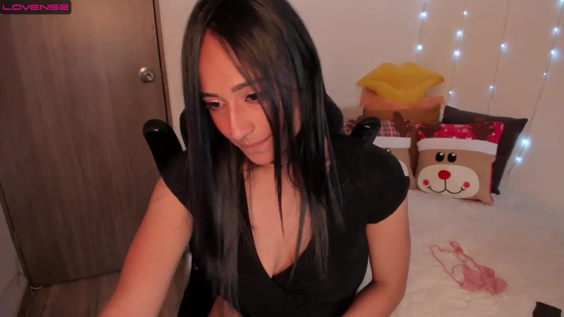 Gallery image thumbnail from Alizee___'s myfreecams stream on, 11/28/2022, 04:02 image 7 of 20