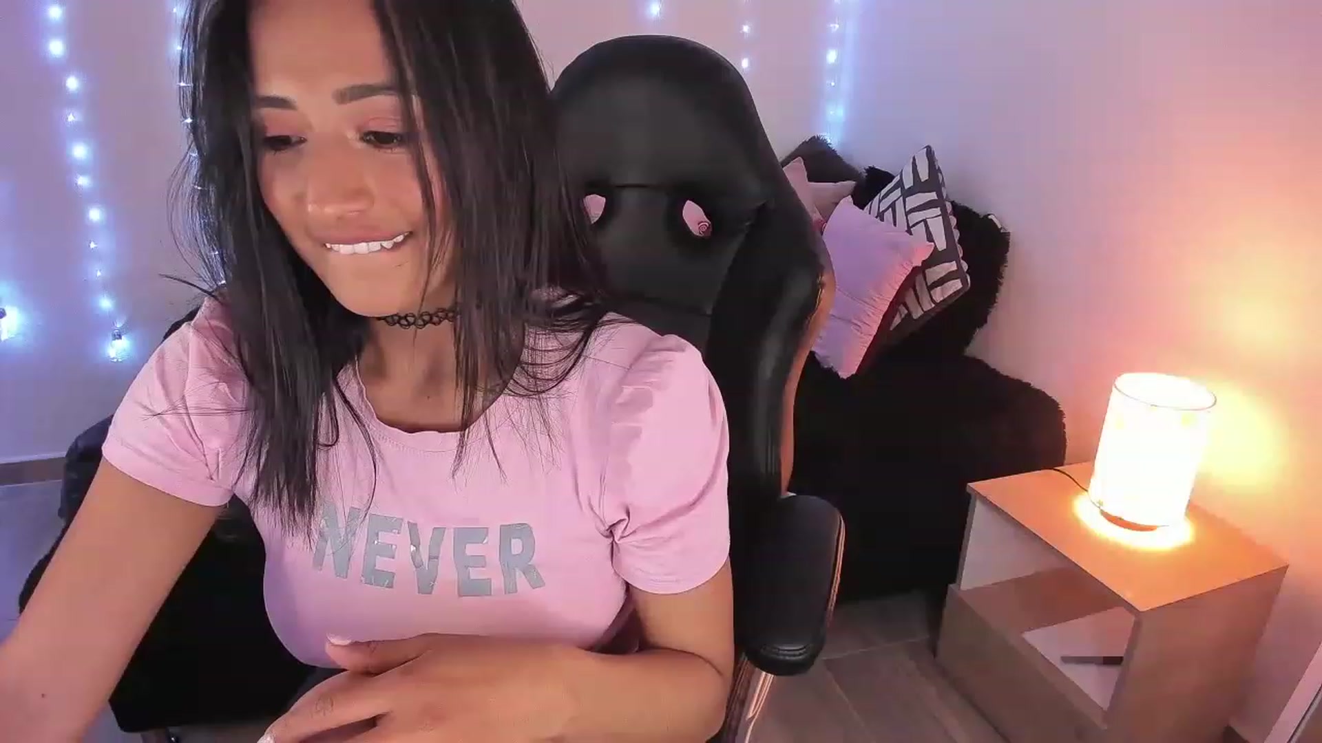 Gallery image thumbnail from Alizee___'s myfreecams stream on, 11/29/2022, 04:06 image 11 of 20