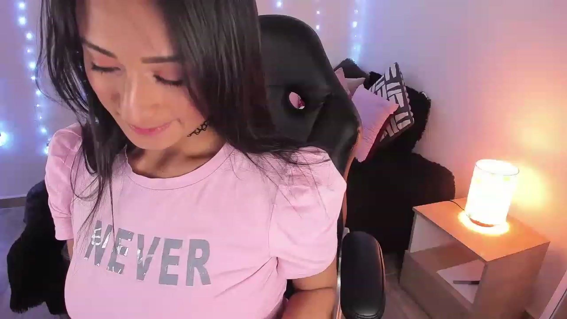 Gallery image thumbnail from Alizee___'s myfreecams stream on, 11/29/2022, 04:06 image 17 of 20