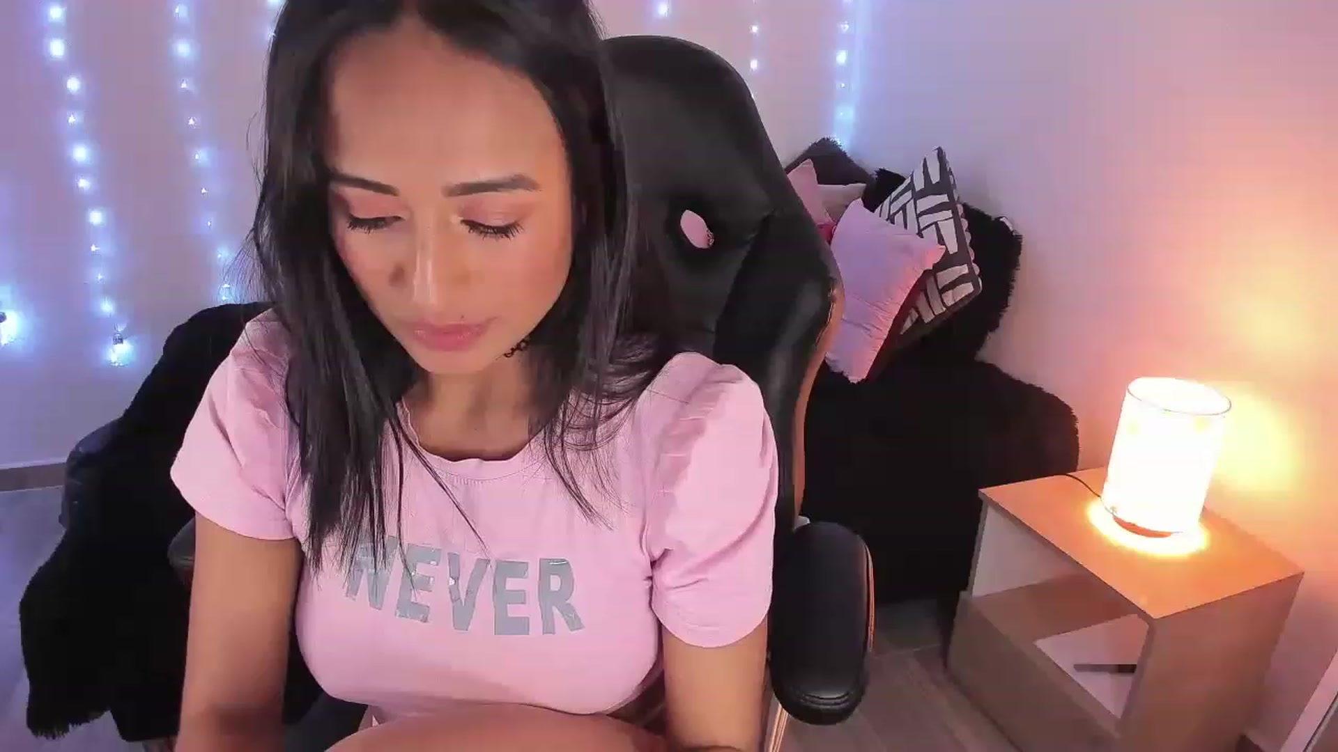 Gallery image thumbnail from Alizee___'s myfreecams stream on, 11/29/2022, 04:06 image 12 of 20
