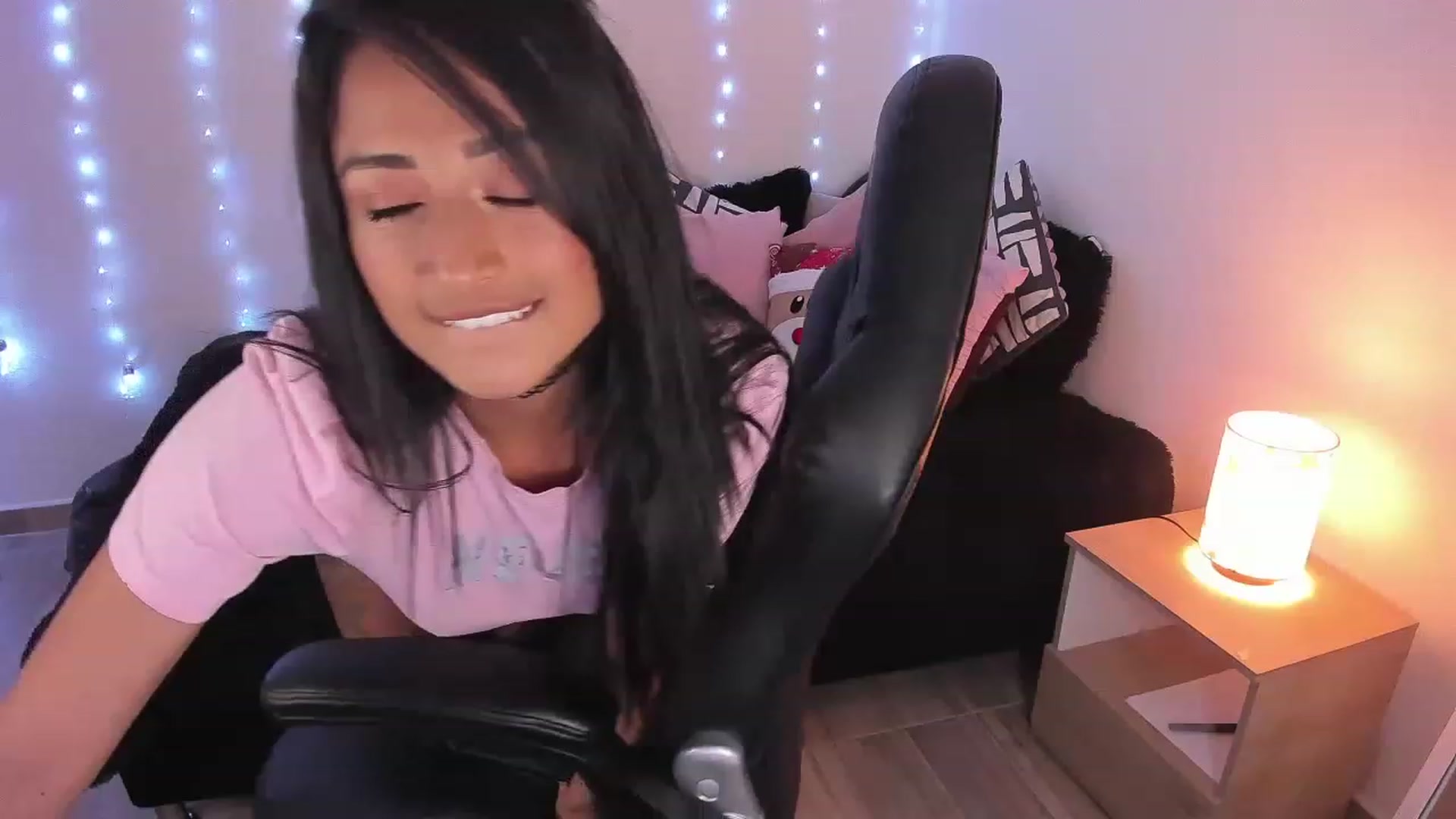 Gallery image thumbnail from Alizee___'s myfreecams stream on, 11/29/2022, 04:06 image 9 of 20