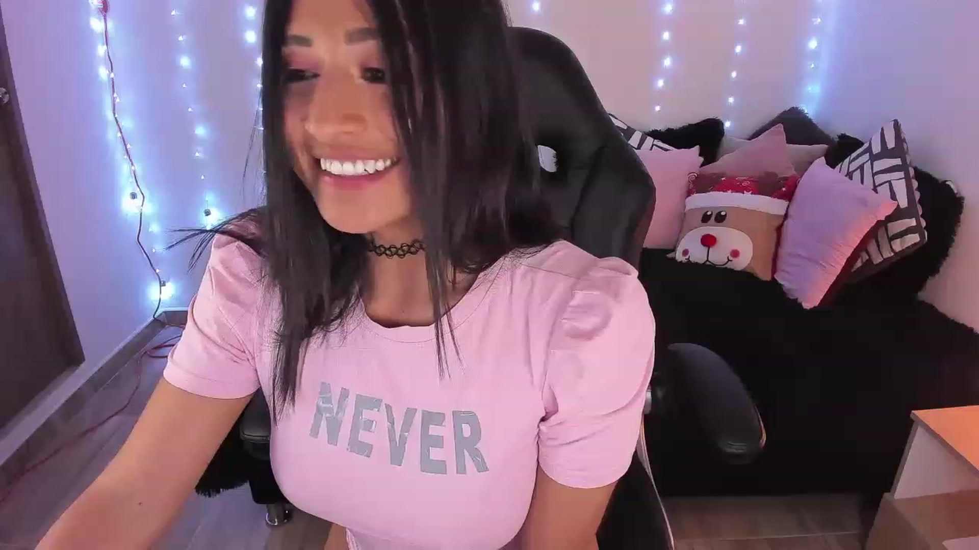 Gallery image thumbnail from Alizee___'s myfreecams stream on, 11/29/2022, 05:35 image 2 of 20