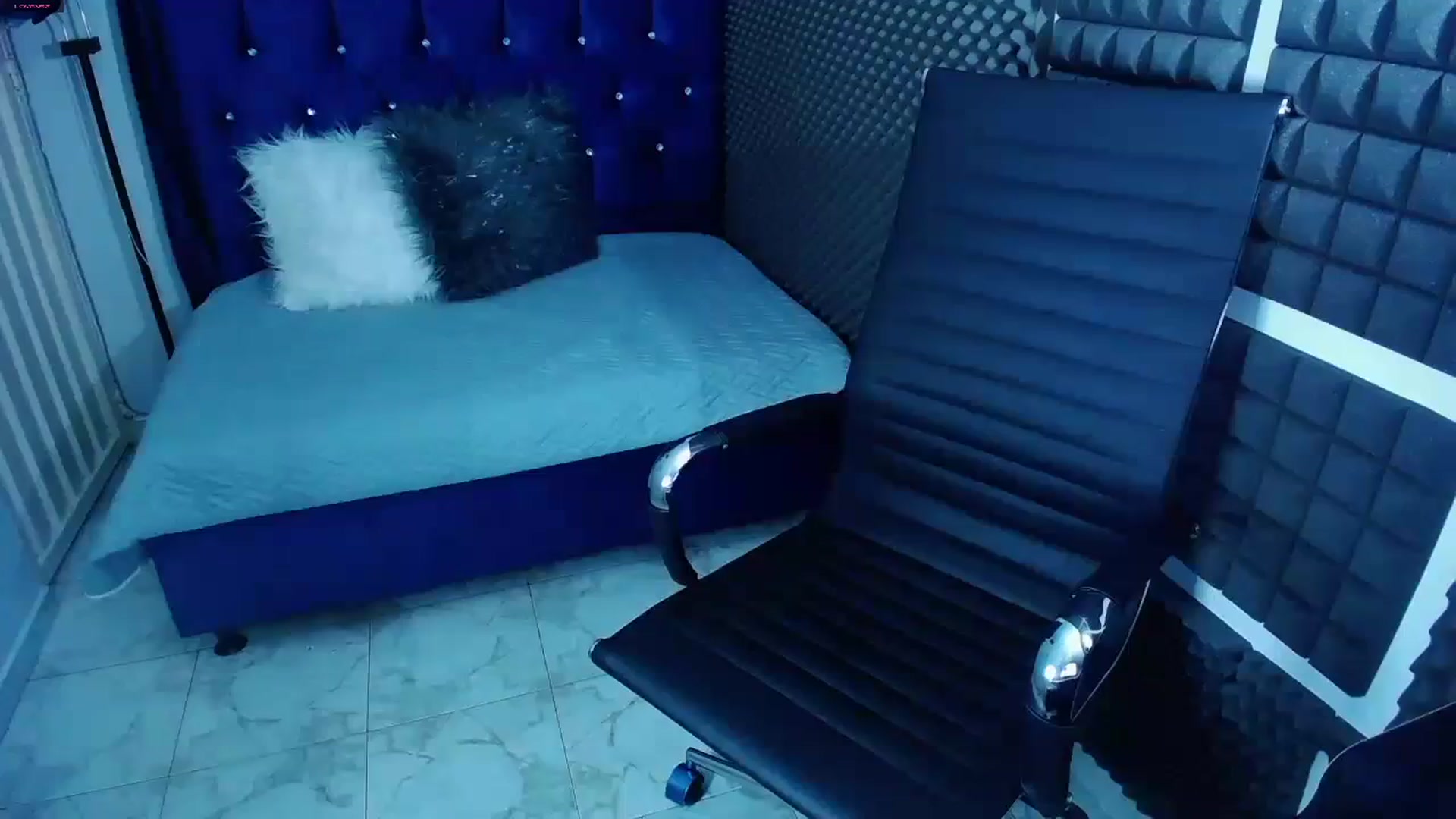 Gallery image thumbnail from AlksEinstien's myfreecams stream on, 08/20/2023, 05:10 image 1 of 20