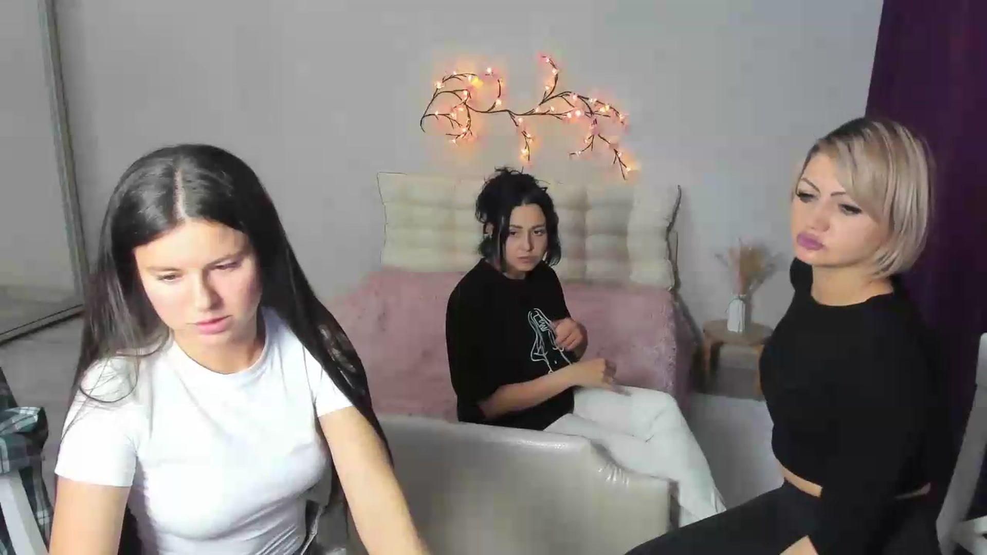 Gallery image thumbnail from AllaRoll's myfreecams stream on, 05/11/2026, 17:05 image 17 of 20