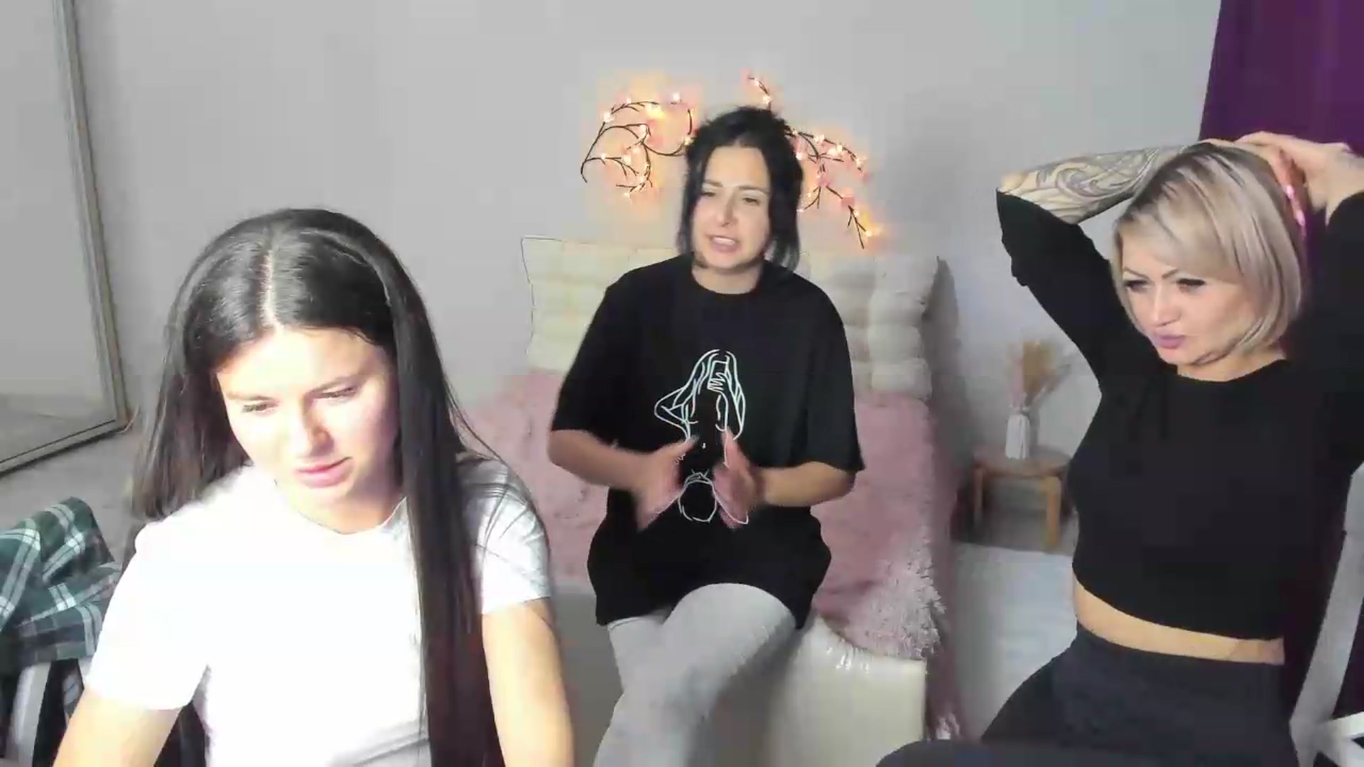 Gallery image thumbnail from AllaRoll's myfreecams stream on, 05/11/2026, 17:05 image 6 of 20