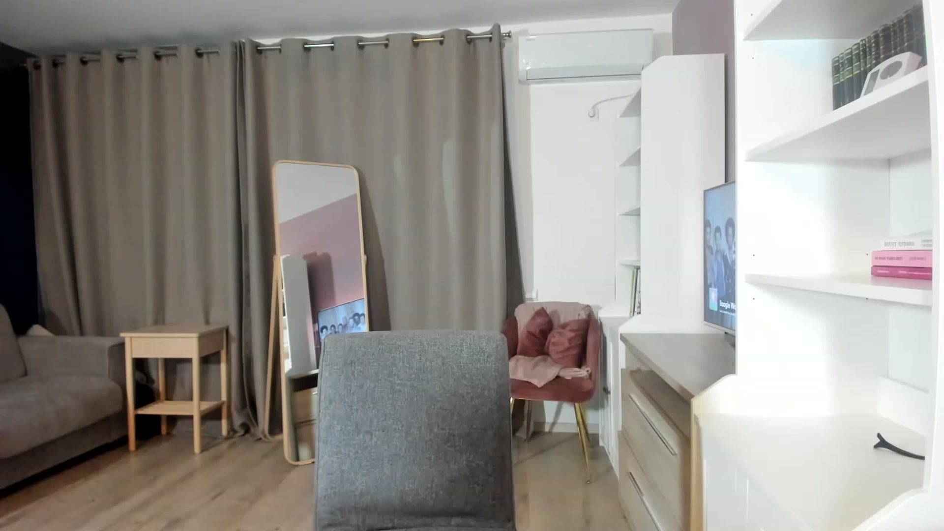 Gallery image thumbnail from Allaya_Zen's myfreecams stream on, 05/28/2023, 20:08 image 1 of 20