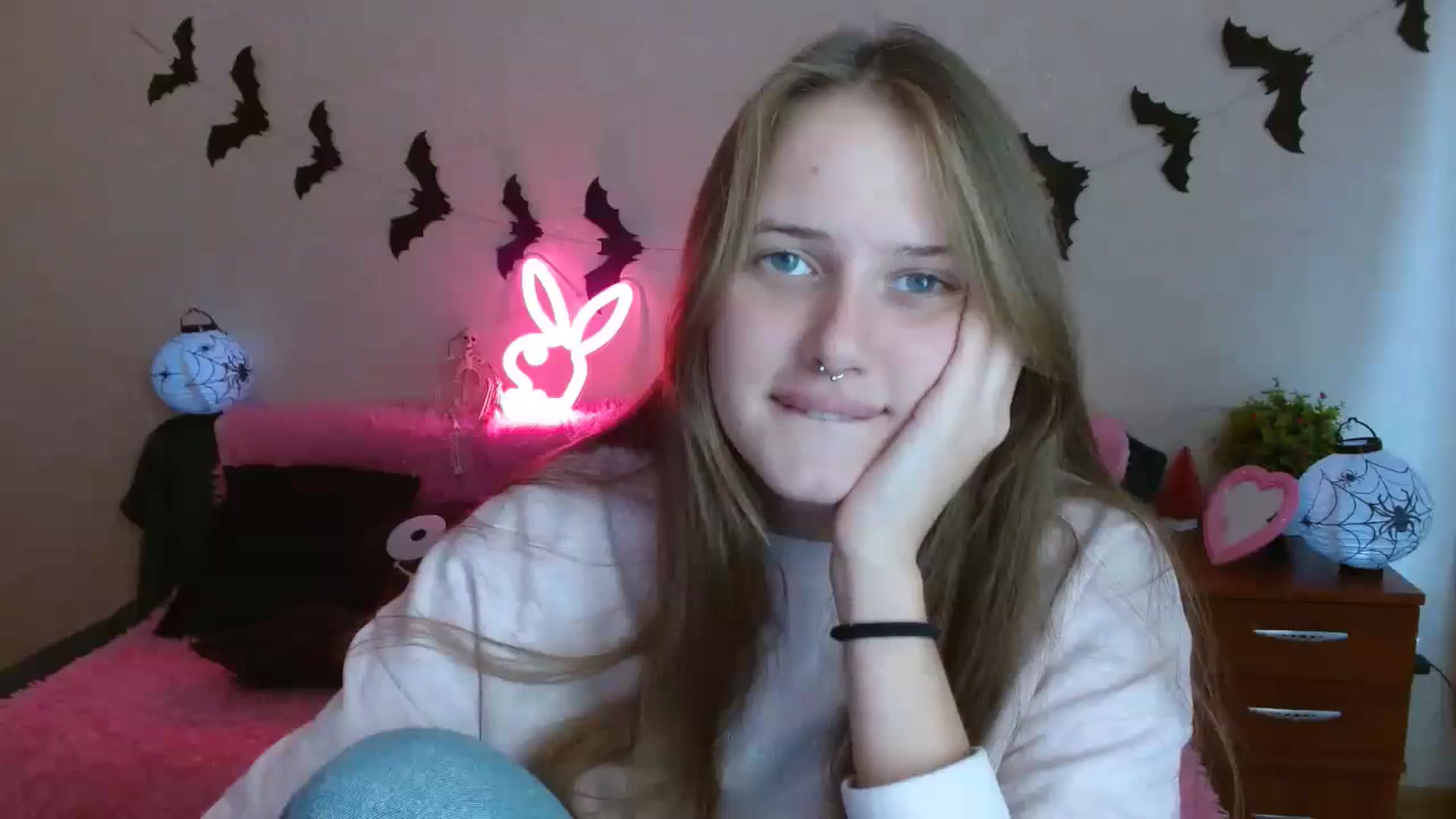 Gallery image thumbnail from Alleiko's myfreecams stream on, 10/15/2023, 13:13 image 8 of 20