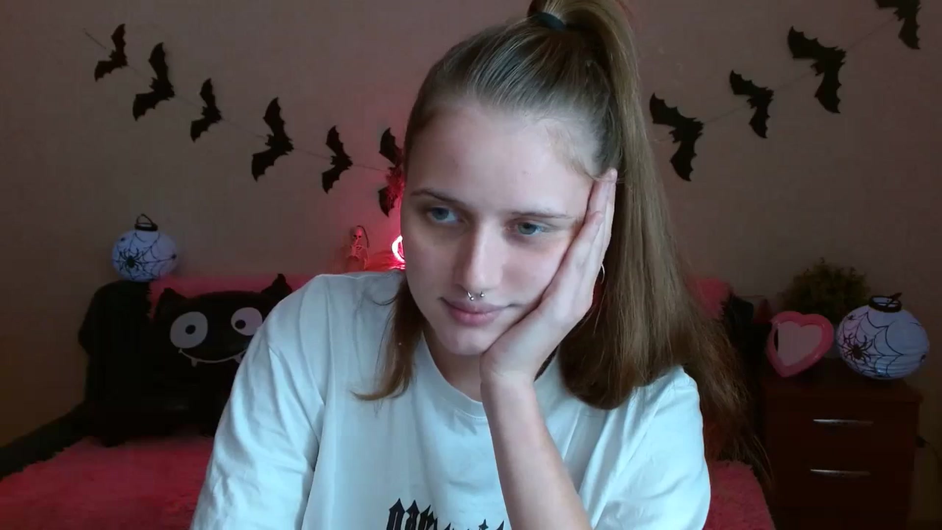 Gallery image thumbnail from Alleiko's myfreecams stream on, 10/17/2023, 14:52 image 19 of 20