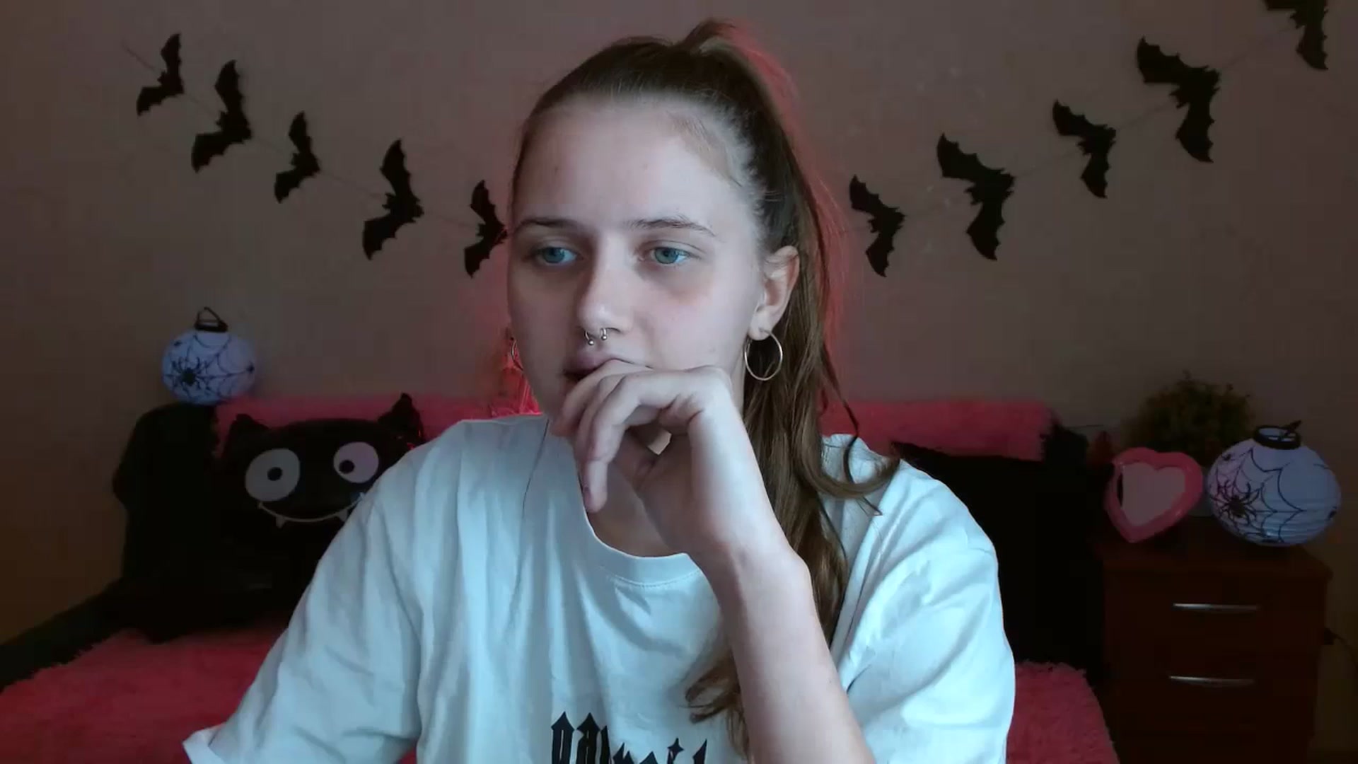 Gallery image thumbnail from Alleiko's myfreecams stream on, 10/17/2023, 14:52 image 17 of 20