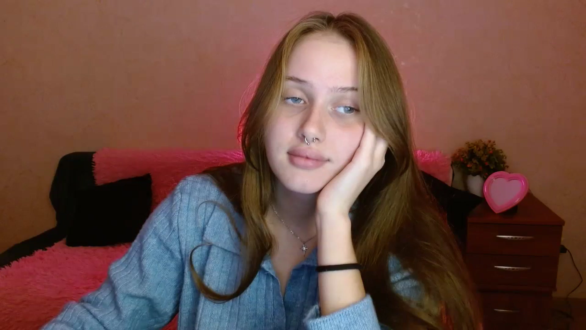 Gallery image thumbnail from Alleiko's myfreecams stream on, 11/11/2023, 15:38 image 4 of 20