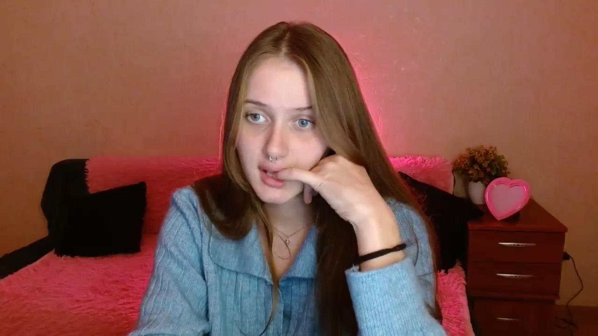 Gallery image thumbnail from Alleiko's myfreecams stream on, 11/11/2023, 18:45 image 7 of 20