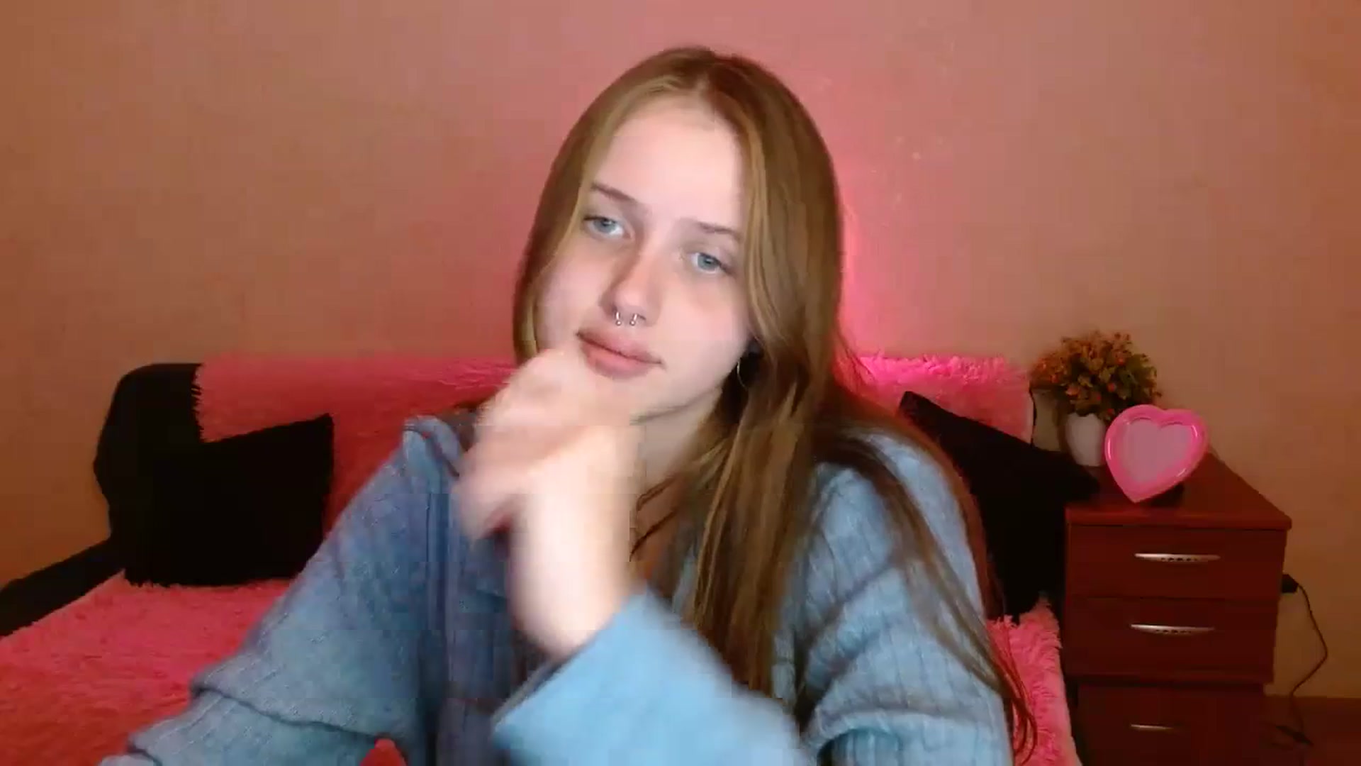 Gallery image thumbnail from Alleiko's myfreecams stream on, 11/11/2023, 18:45 image 17 of 20