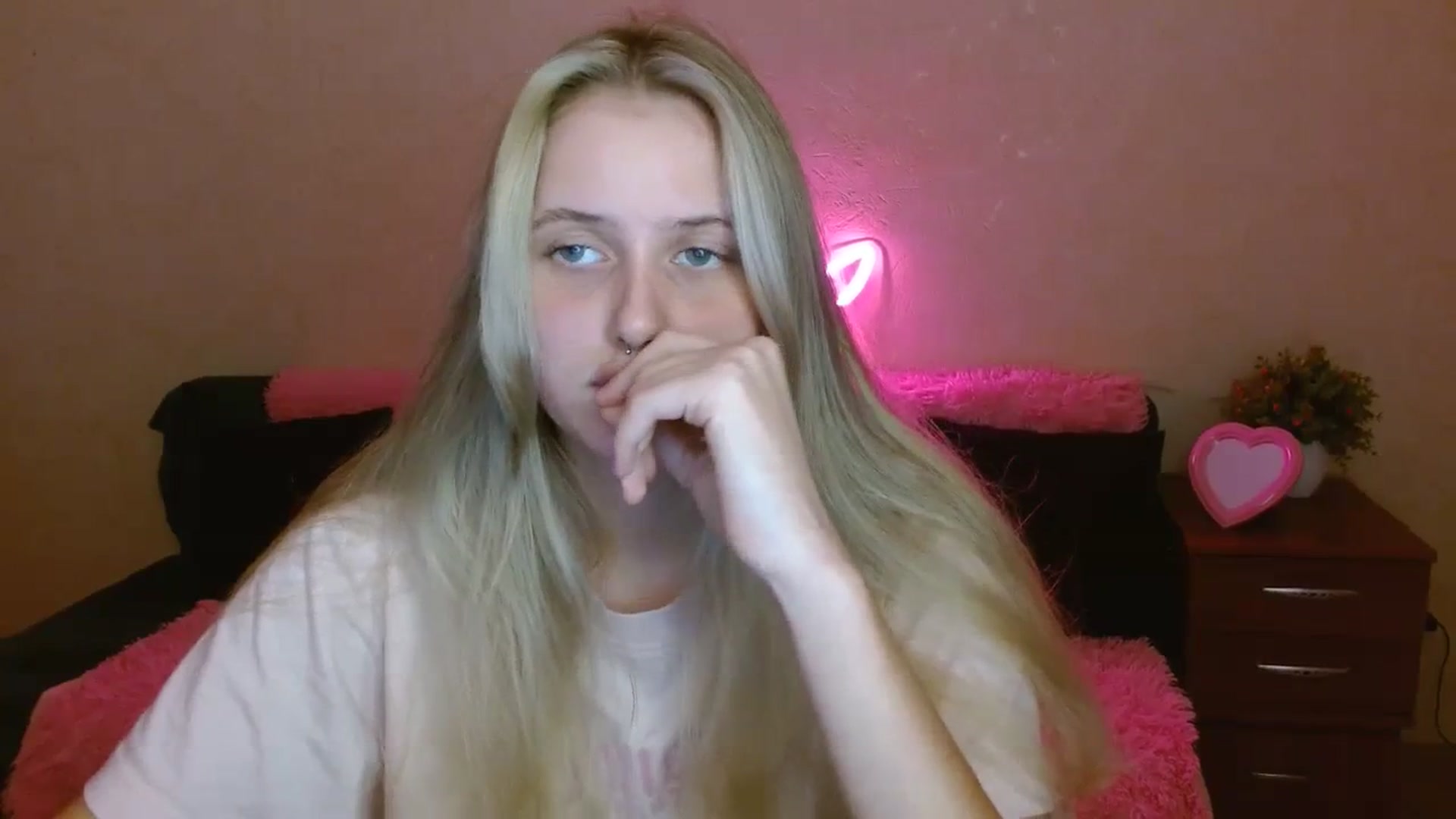 Gallery image thumbnail from Alleiko's myfreecams stream on, 11/15/2023, 14:37 image 19 of 20