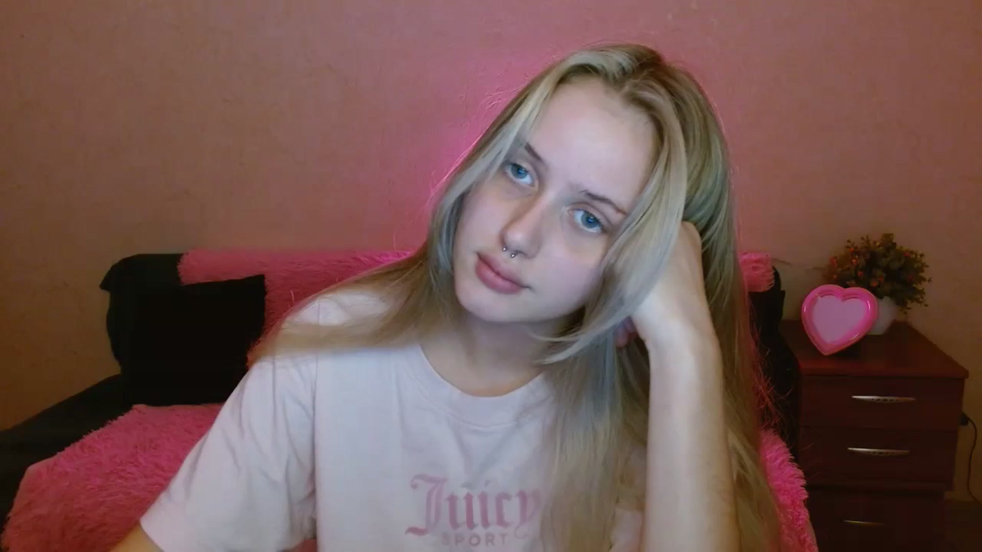 Gallery image thumbnail from Alleiko's myfreecams stream on, 11/15/2023, 14:37 image 1 of 20