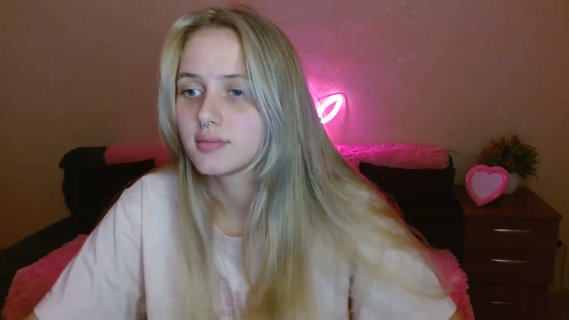 Gallery image thumbnail from Alleiko's myfreecams stream on, 11/15/2023, 14:37 image 18 of 20