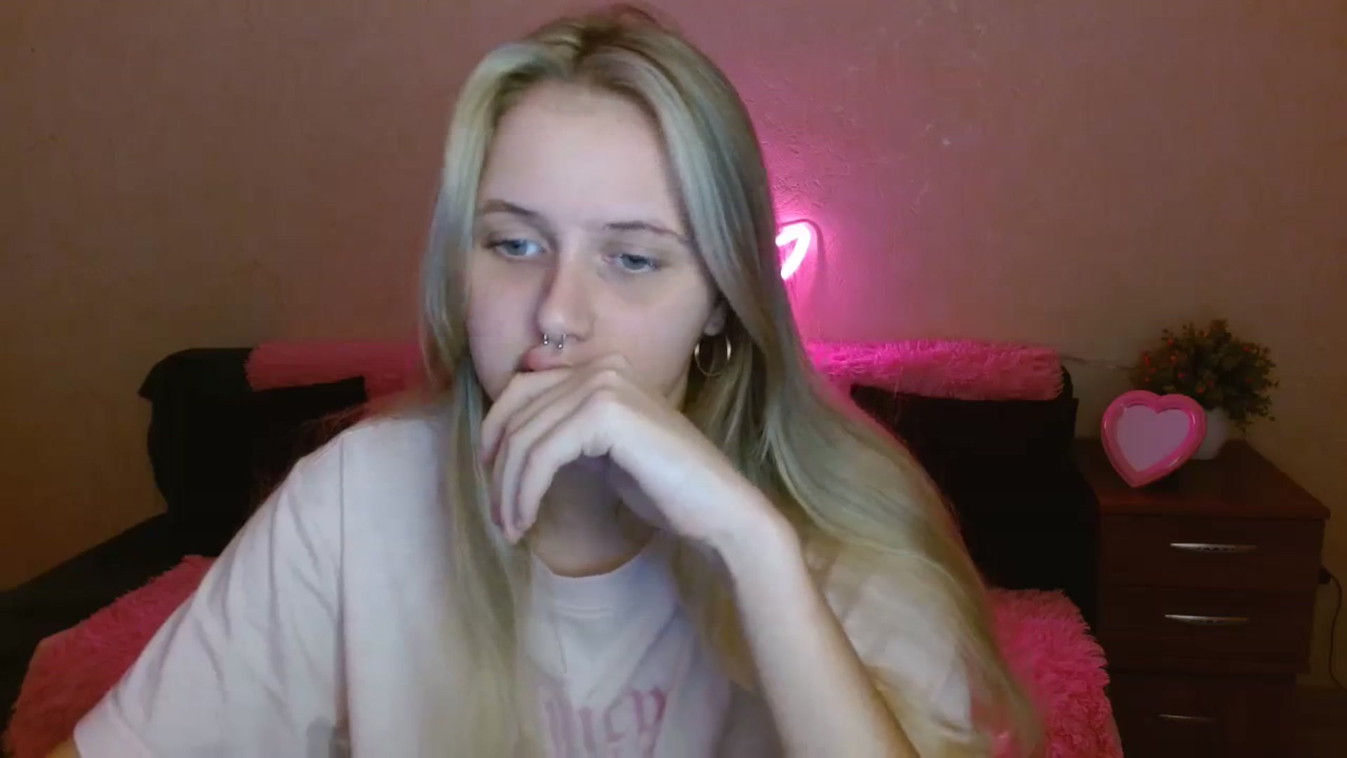 Gallery image thumbnail from Alleiko's myfreecams stream on, 11/15/2023, 14:37 image 17 of 20
