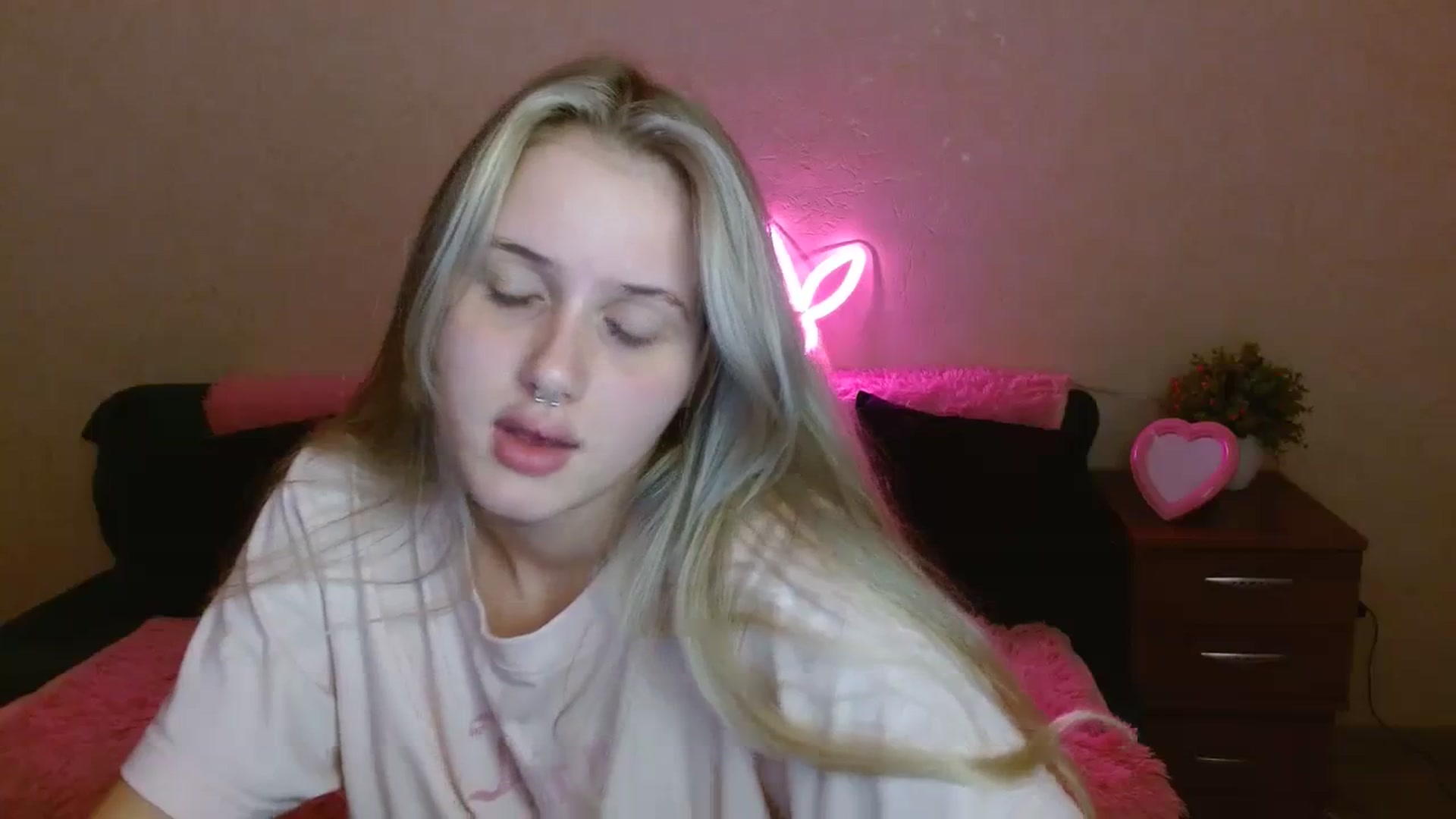 Gallery image thumbnail from Alleiko's myfreecams stream on, 11/15/2023, 17:54 image 16 of 20