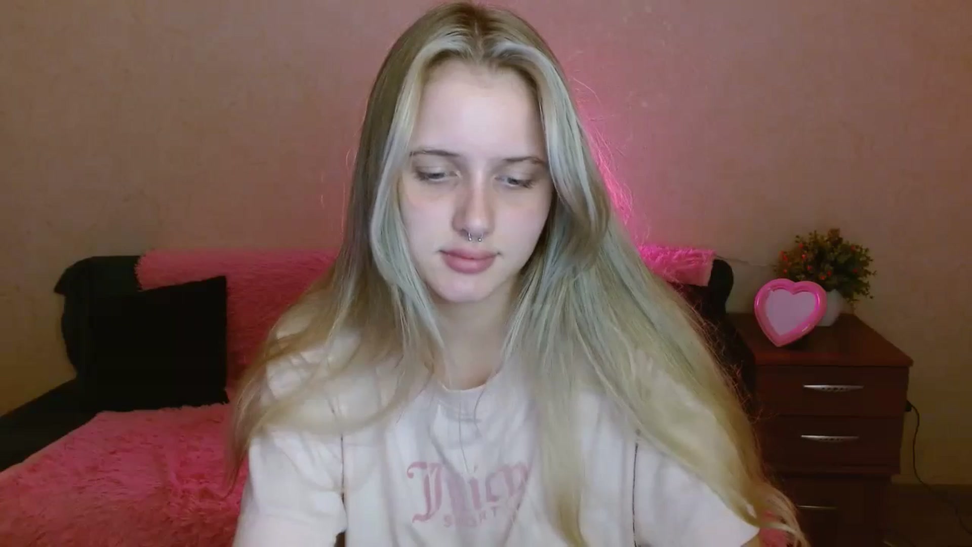 Gallery image thumbnail from Alleiko's myfreecams stream on, 11/15/2023, 17:54 image 17 of 20