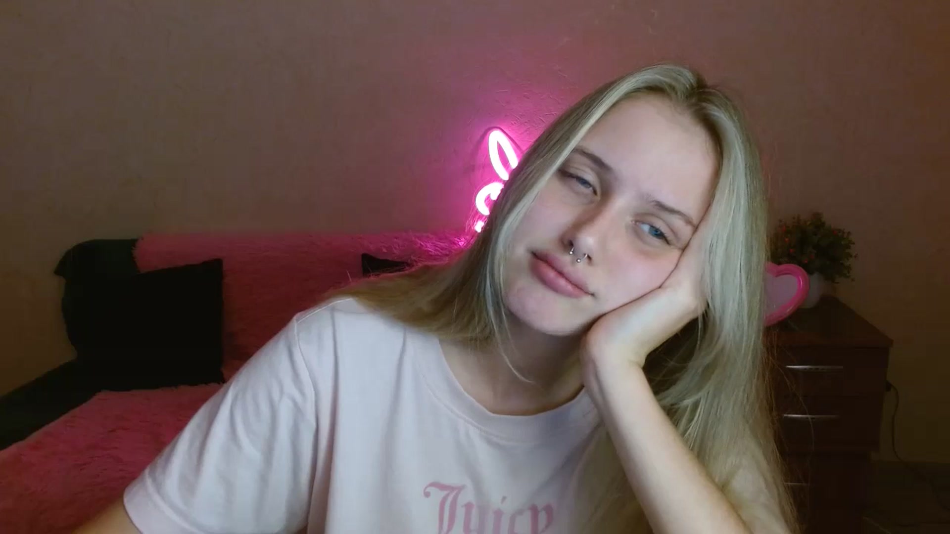 Gallery image thumbnail from Alleiko's myfreecams stream on, 11/15/2023, 17:54 image 8 of 20