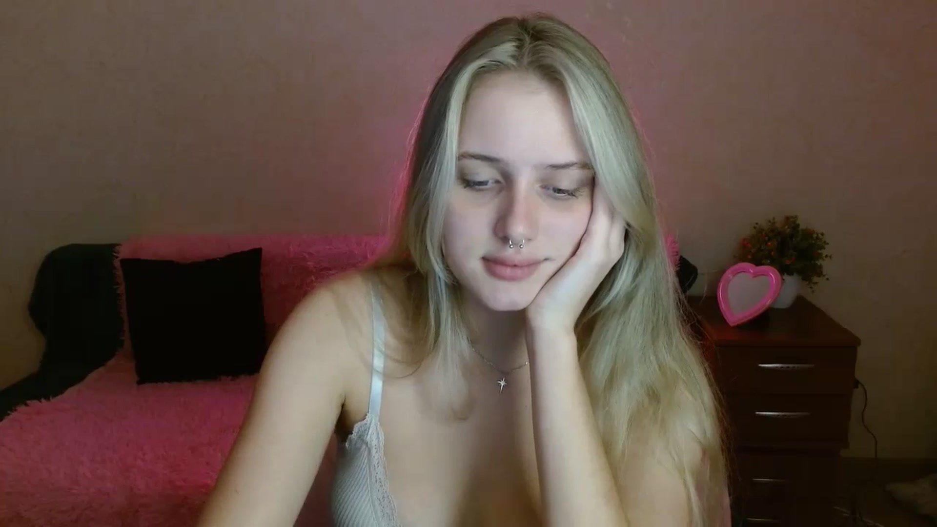 Gallery image thumbnail from Alleiko's myfreecams stream on, 11/16/2023, 15:46 image 15 of 20