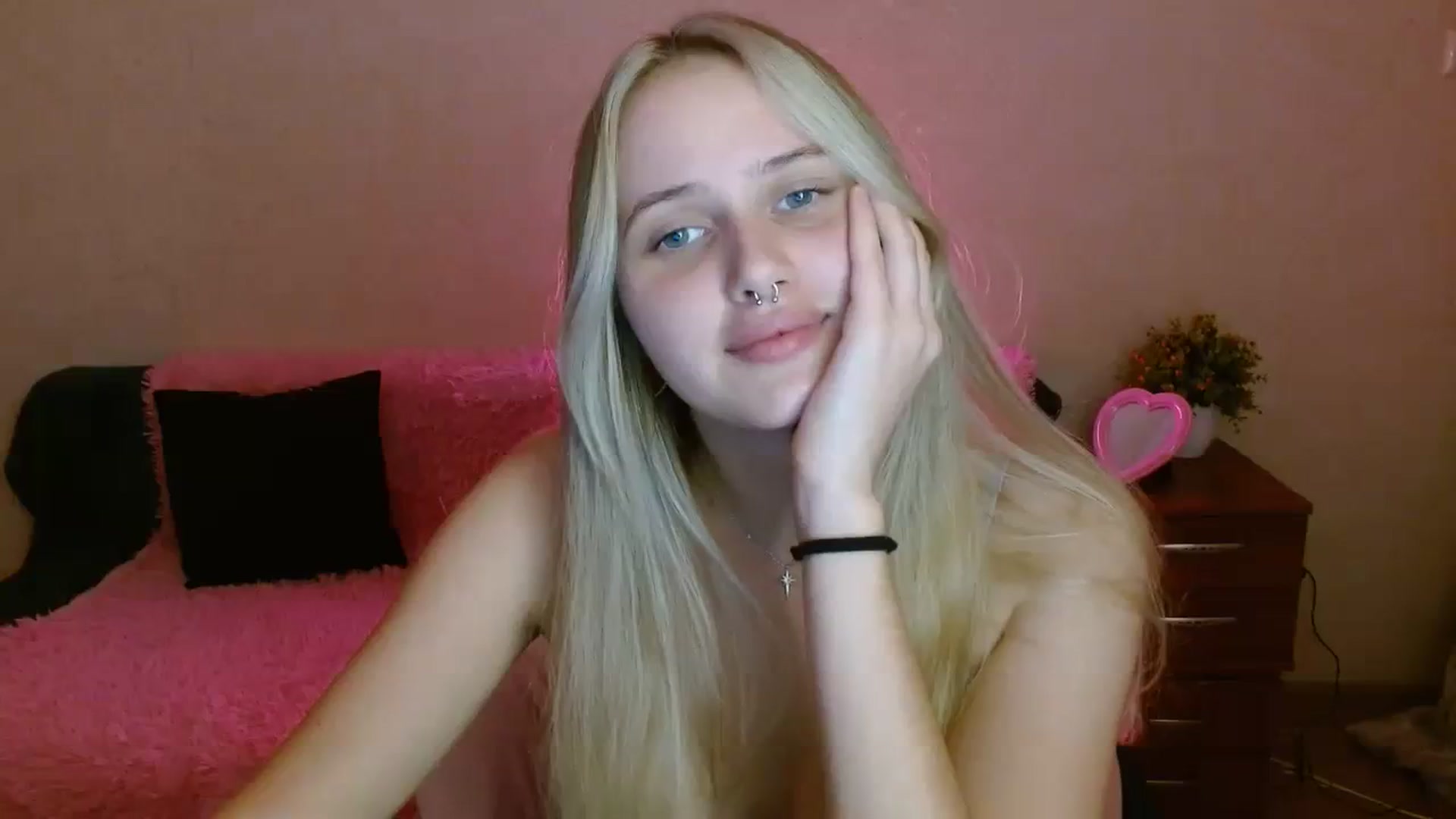 Gallery image thumbnail from Alleiko's myfreecams stream on, 11/16/2023, 18:49 image 14 of 20