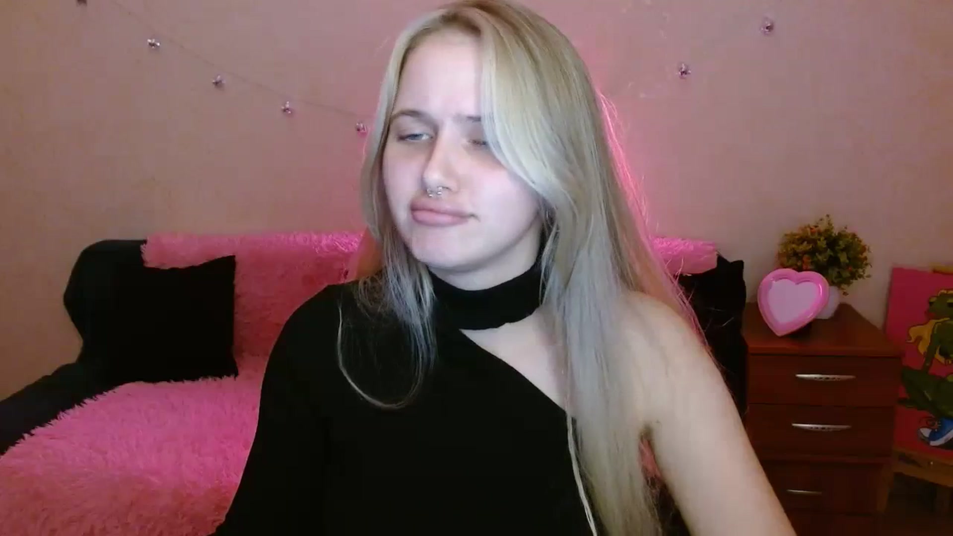 Gallery image thumbnail from Alleiko's myfreecams stream on, 11/19/2023, 15:20 image 6 of 20