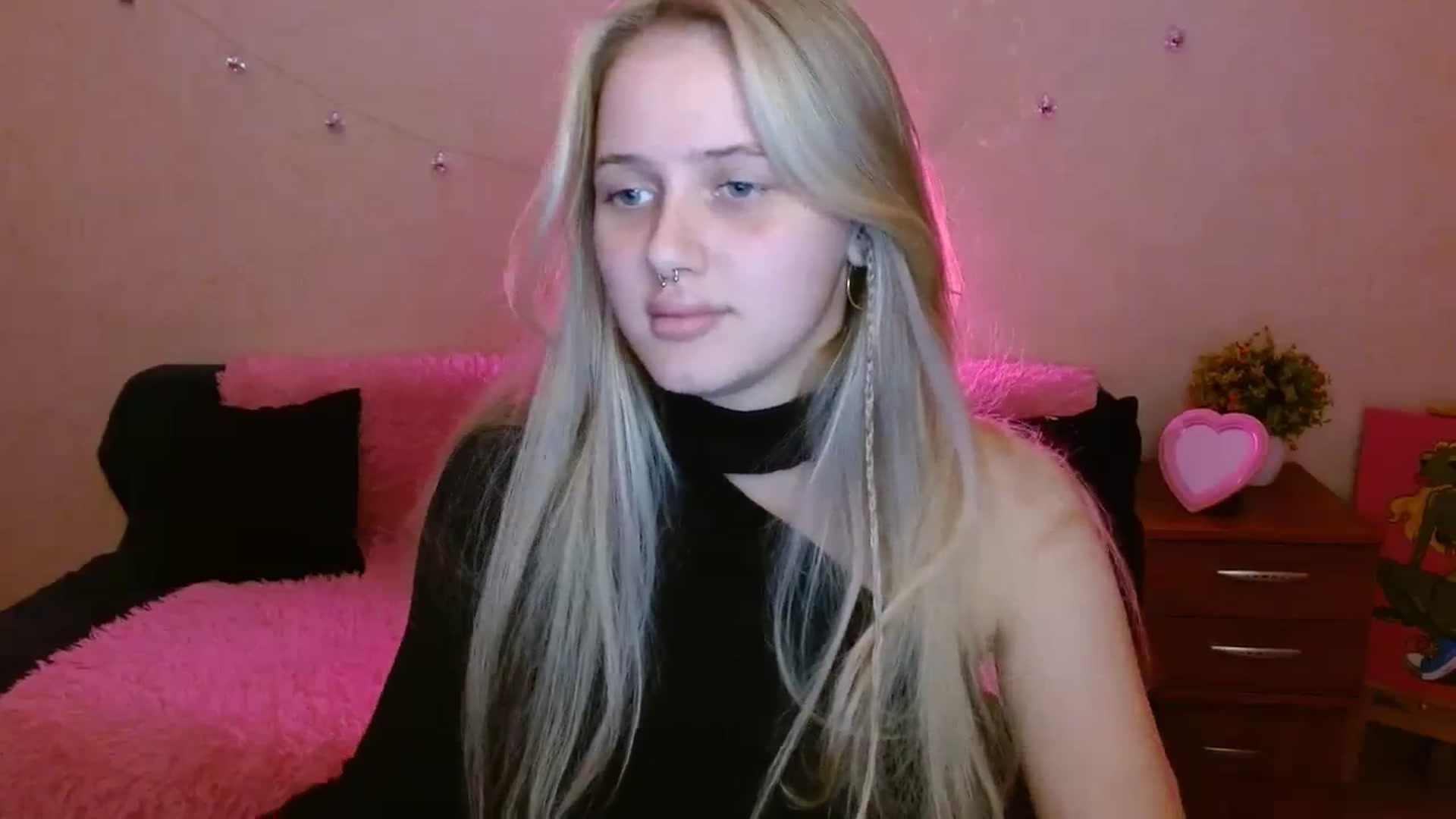 Gallery image thumbnail from Alleiko's myfreecams stream on, 11/19/2023, 15:20 image 16 of 20