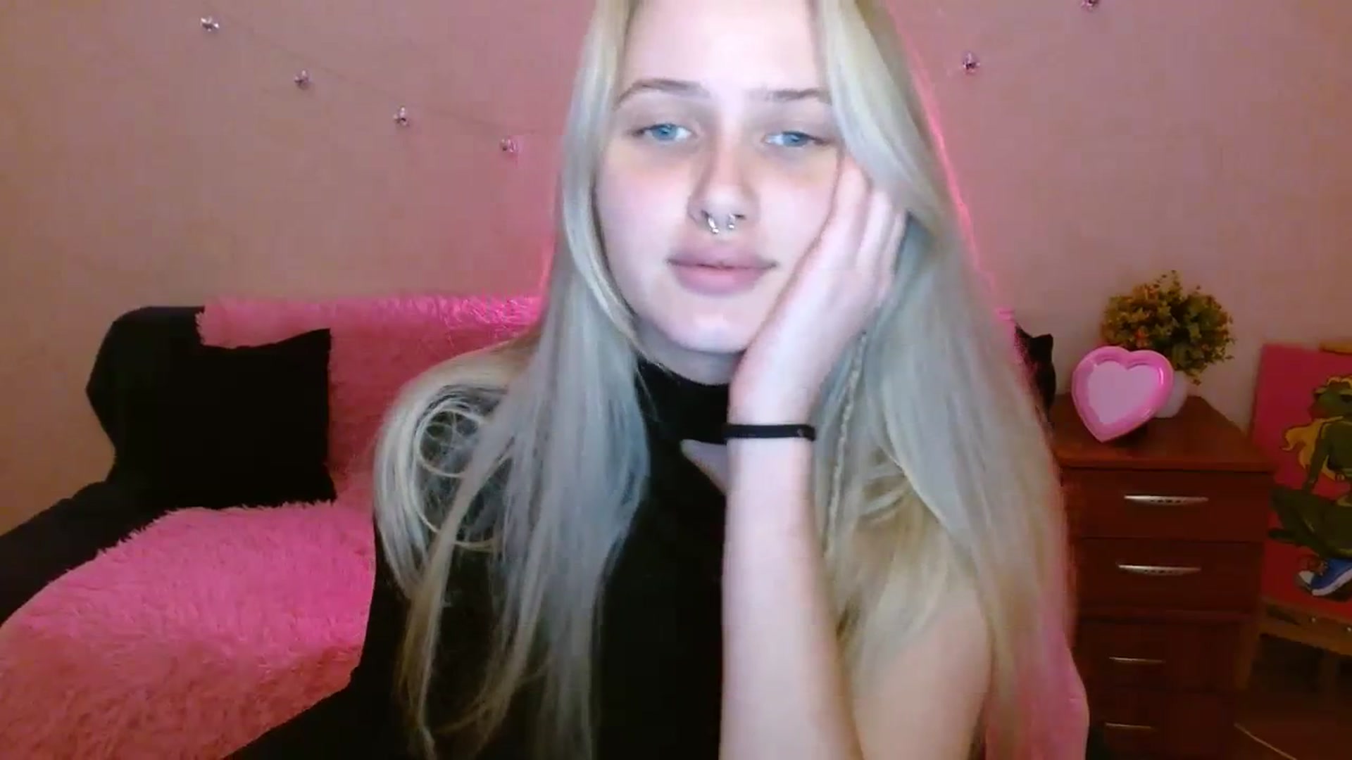 Gallery image thumbnail from Alleiko's myfreecams stream on, 11/19/2023, 15:20 image 18 of 20