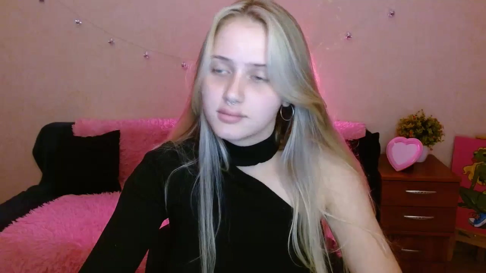 Gallery image thumbnail from Alleiko's myfreecams stream on, 11/19/2023, 15:20 image 7 of 20