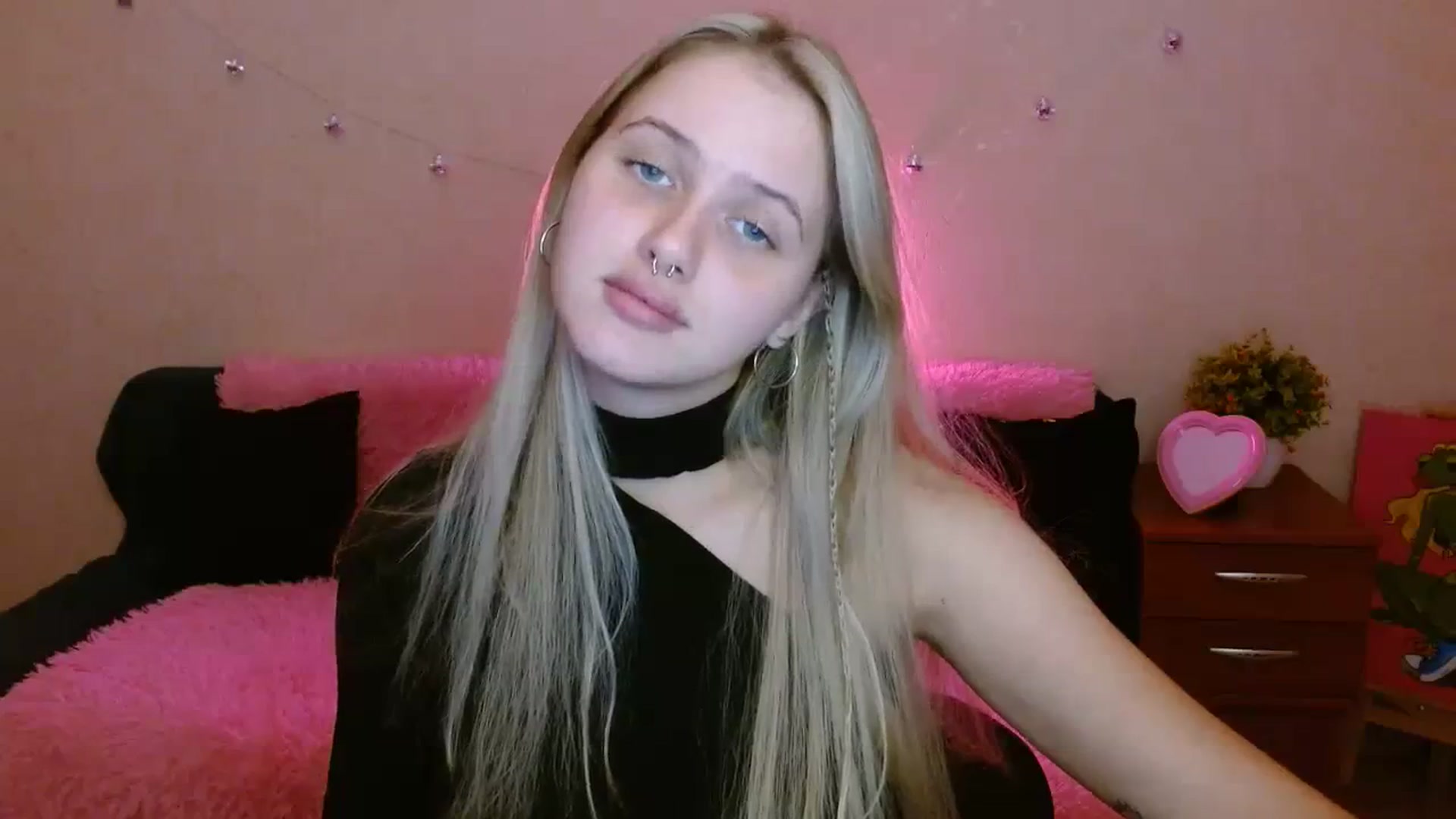 Gallery image thumbnail from Alleiko's myfreecams stream on, 11/19/2023, 15:20 image 4 of 20