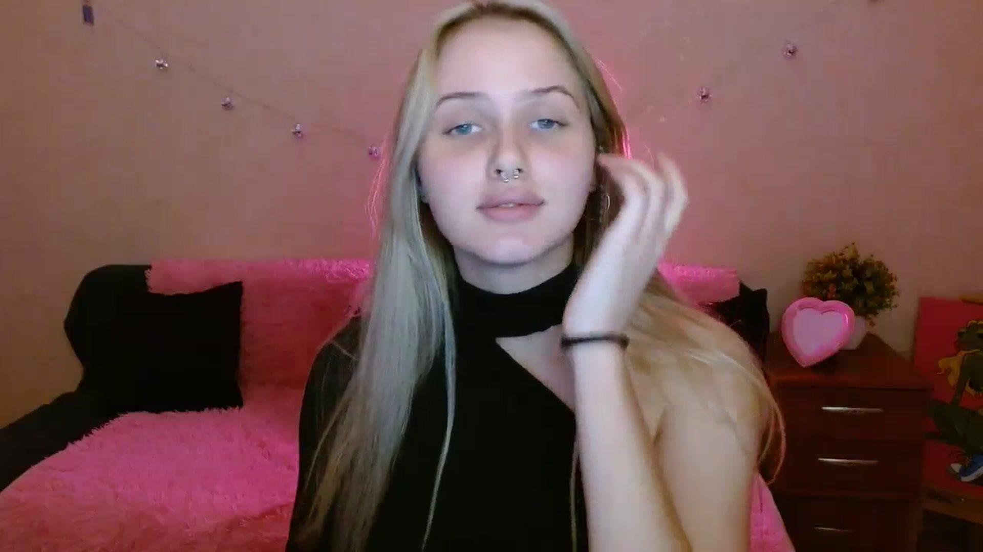 Gallery image thumbnail from Alleiko's myfreecams stream on, 11/19/2023, 15:20 image 19 of 20