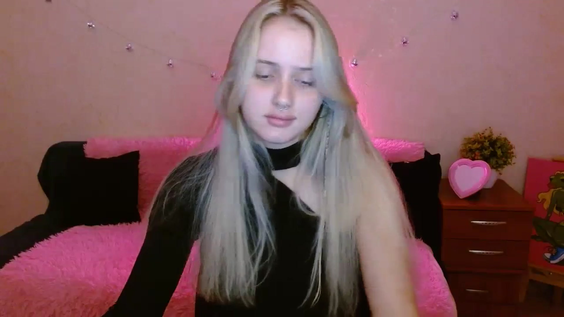 Gallery image thumbnail from Alleiko's myfreecams stream on, 11/19/2023, 15:20 image 14 of 20