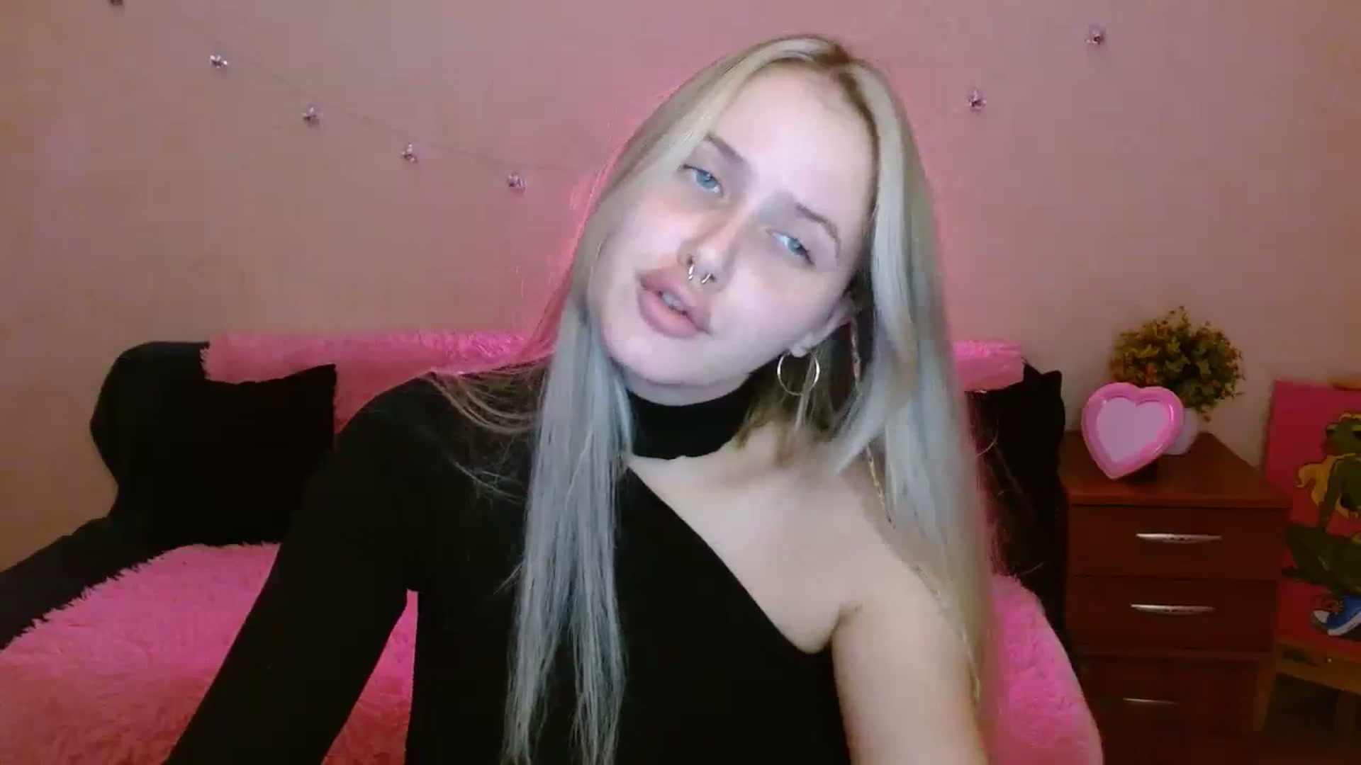 Gallery image thumbnail from Alleiko's myfreecams stream on, 11/19/2023, 15:20 image 8 of 20