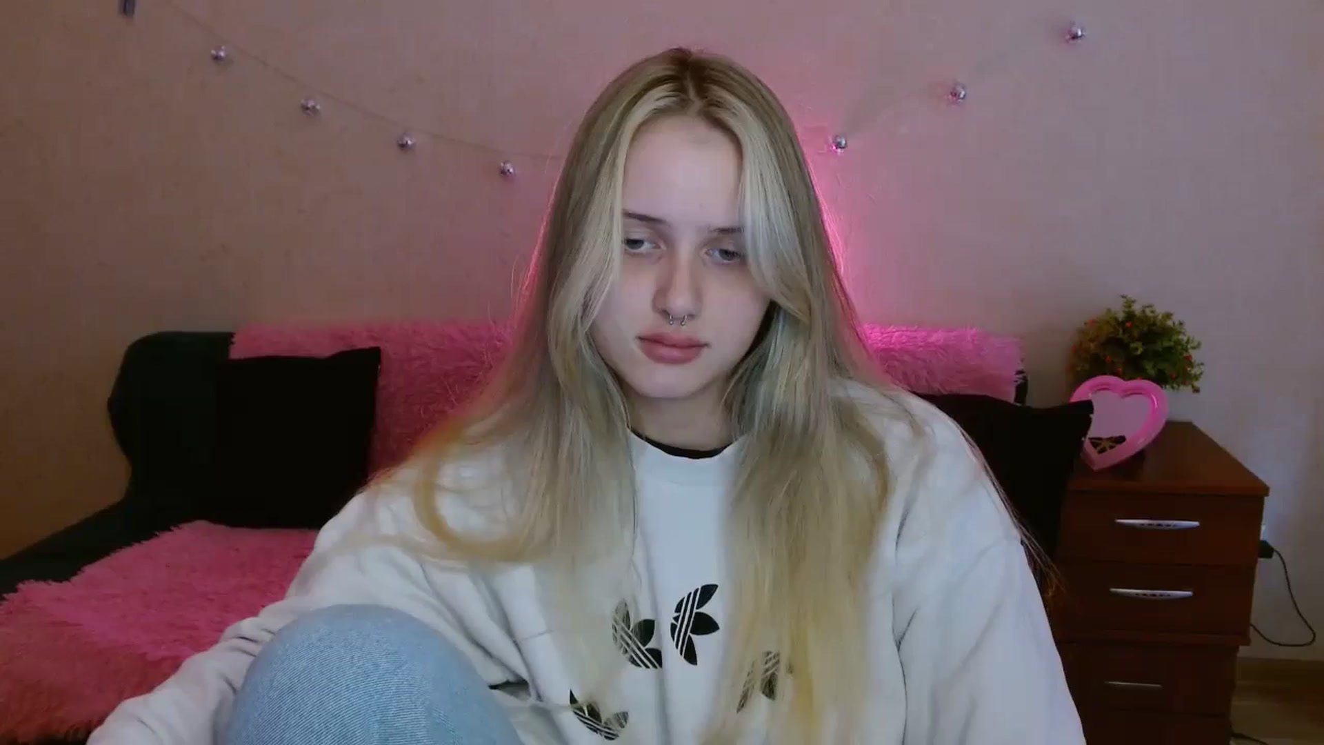 Gallery image thumbnail from Alleiko's myfreecams stream on, 11/22/2023, 10:16 image 1 of 20