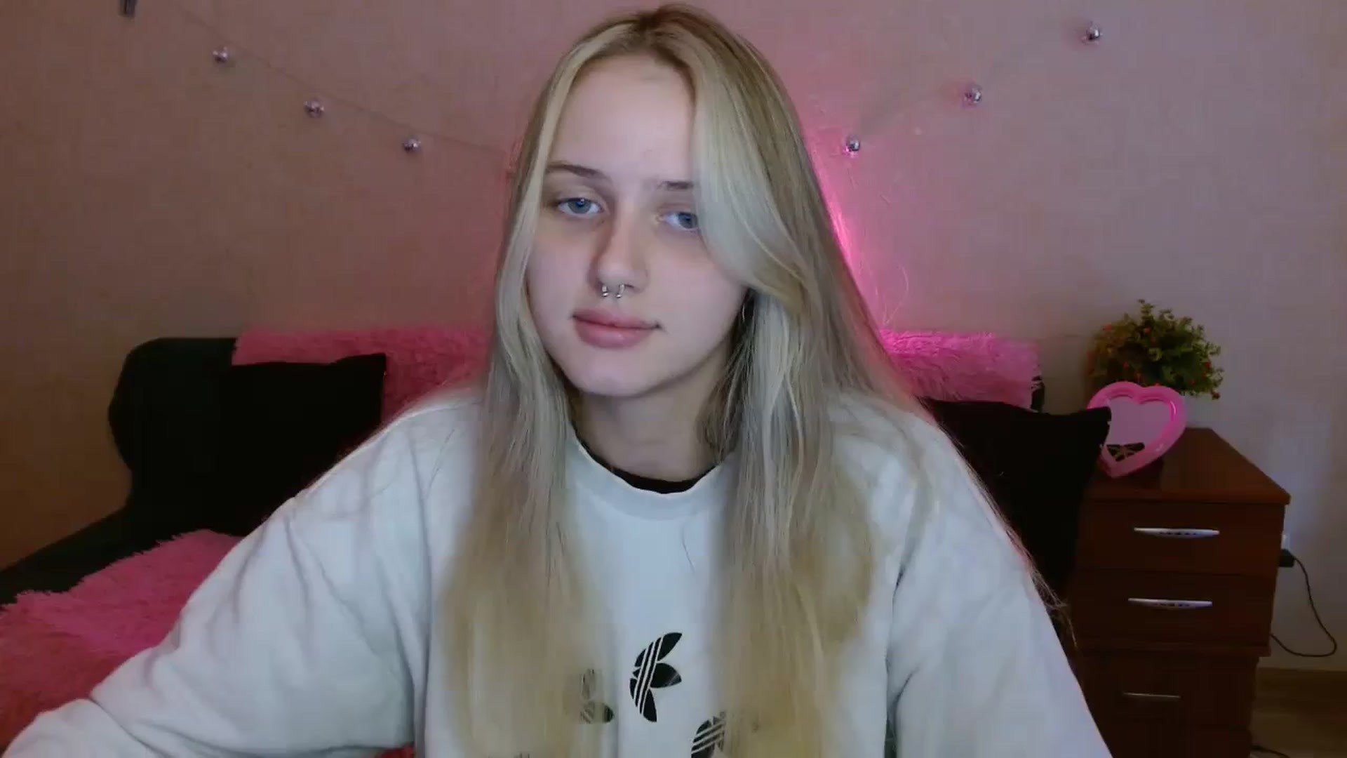 Gallery image thumbnail from Alleiko's myfreecams stream on, 11/22/2023, 10:16 image 4 of 20
