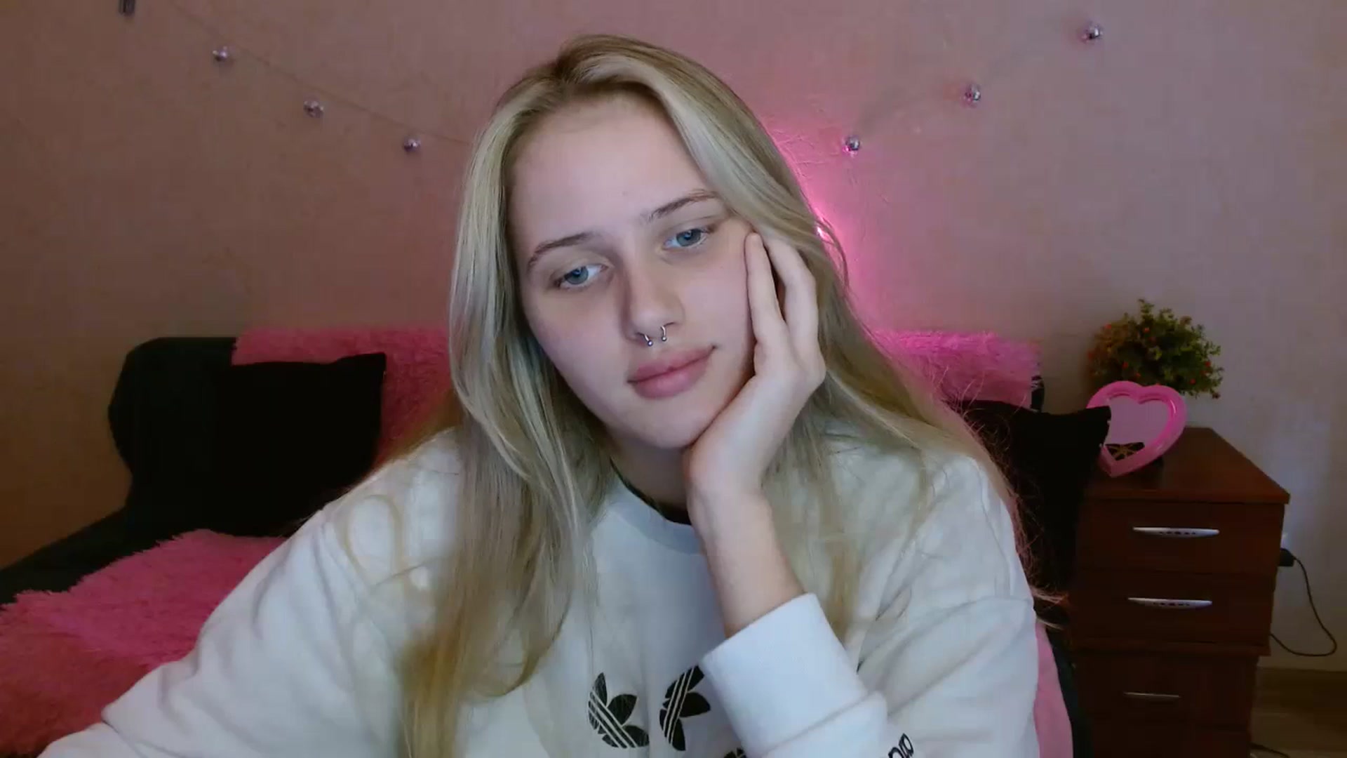 Gallery image thumbnail from Alleiko's myfreecams stream on, 11/22/2023, 10:16 image 6 of 20