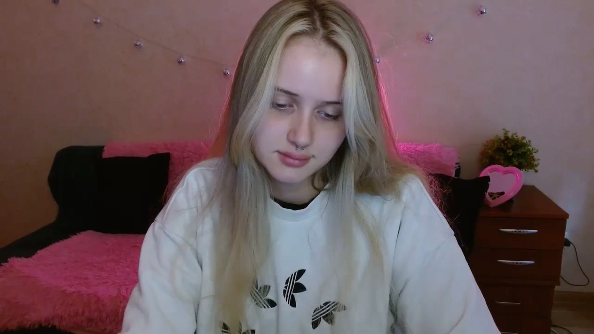 Gallery image thumbnail from Alleiko's myfreecams stream on, 11/22/2023, 10:16 image 7 of 20