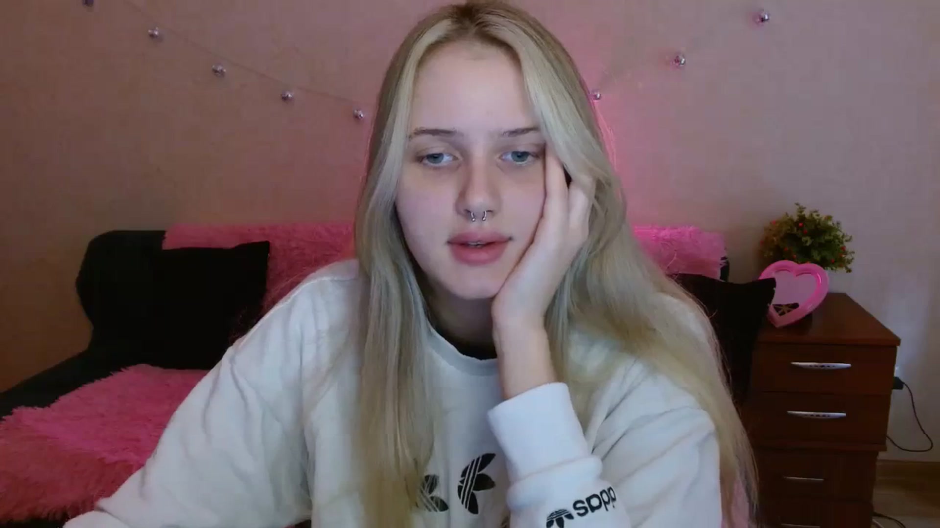 Gallery image thumbnail from Alleiko's myfreecams stream on, 11/22/2023, 10:16 image 8 of 20