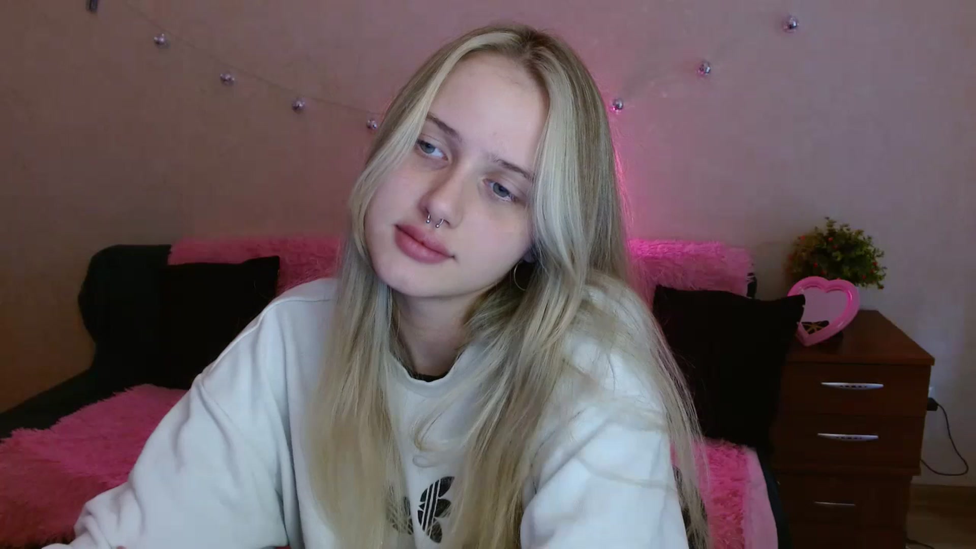 Gallery image thumbnail from Alleiko's myfreecams stream on, 11/22/2023, 10:16 image 17 of 20